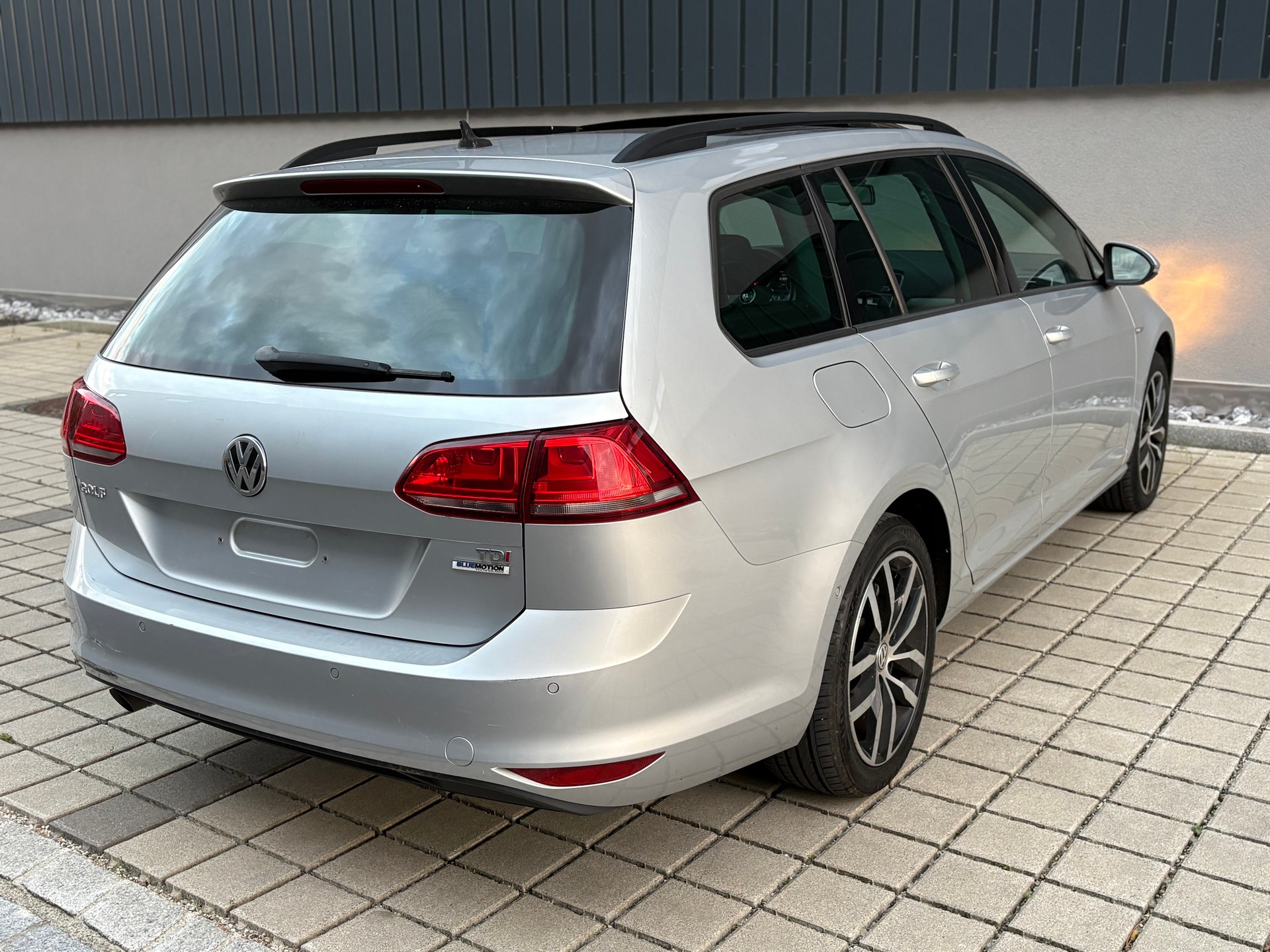 VW Golf Variant 1.6 TDI Cup (Deutsche Papiere)-image-7