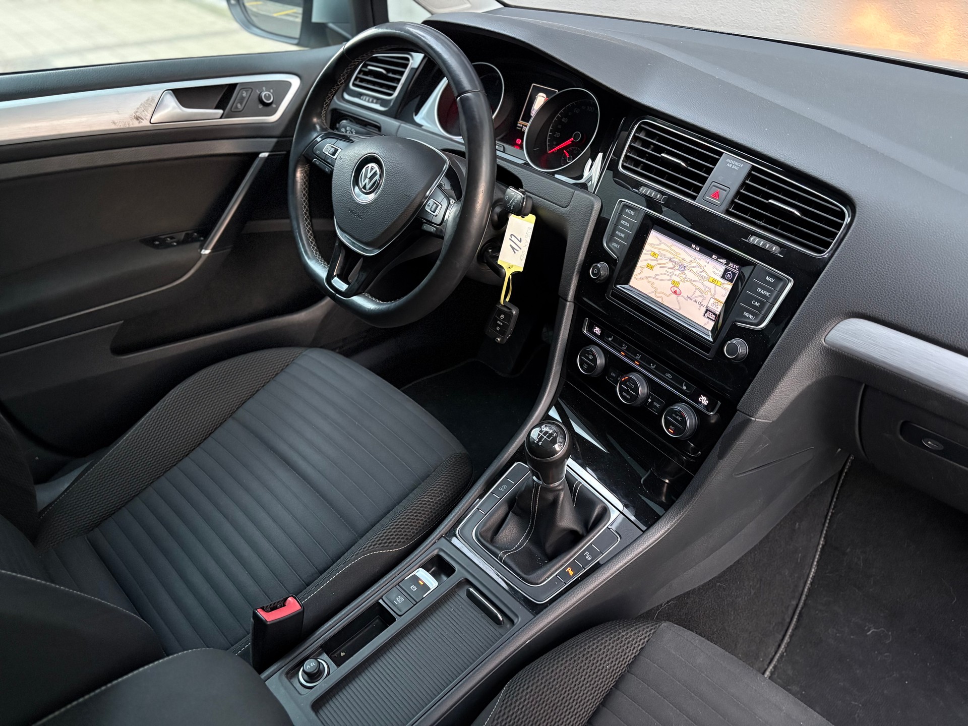 VW Golf Variant 1.6 TDI Cup (Deutsche Papiere)-image-8