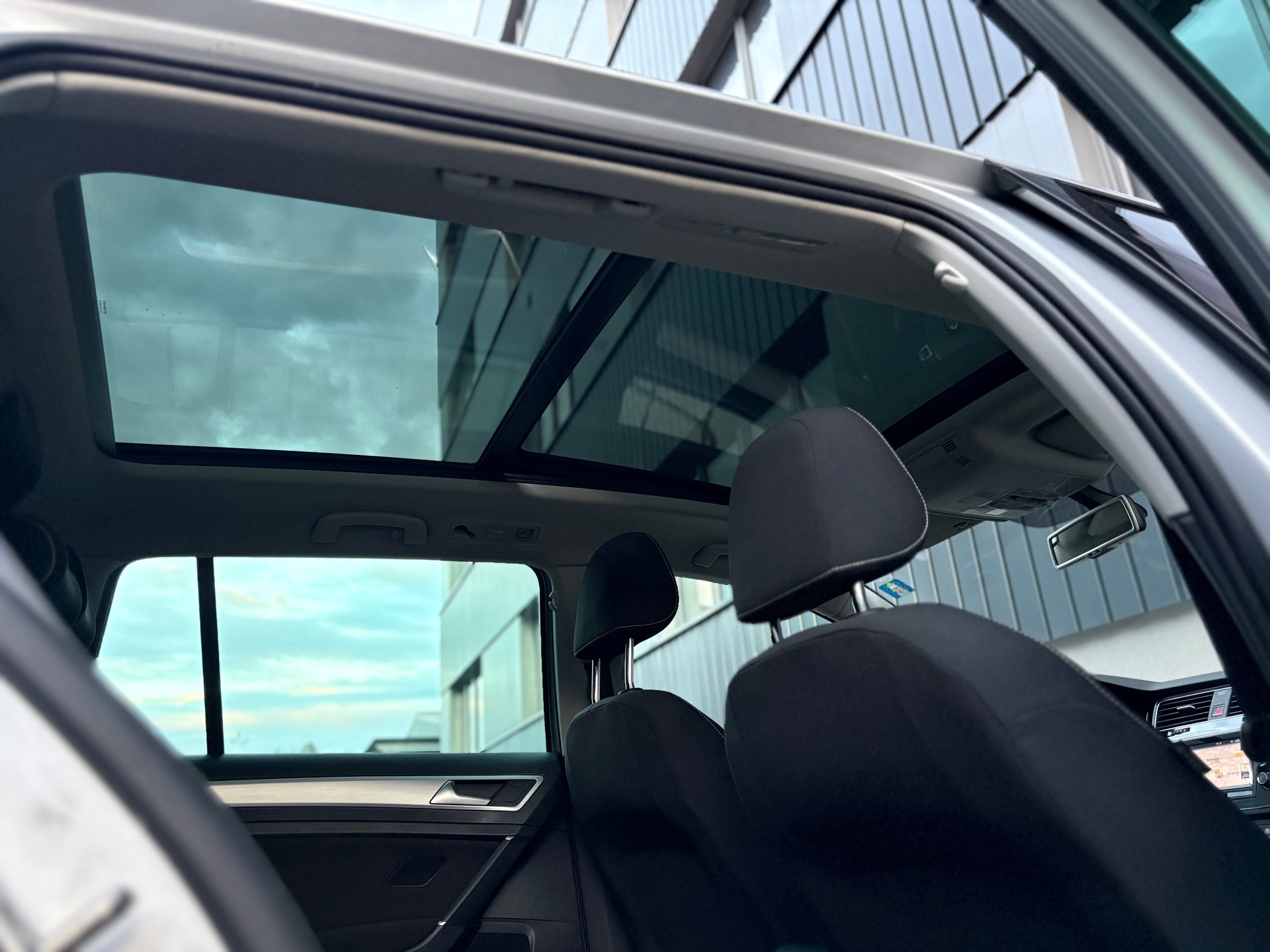 VW Golf Variant 1.6 TDI Cup (Deutsche Papiere)-image-14