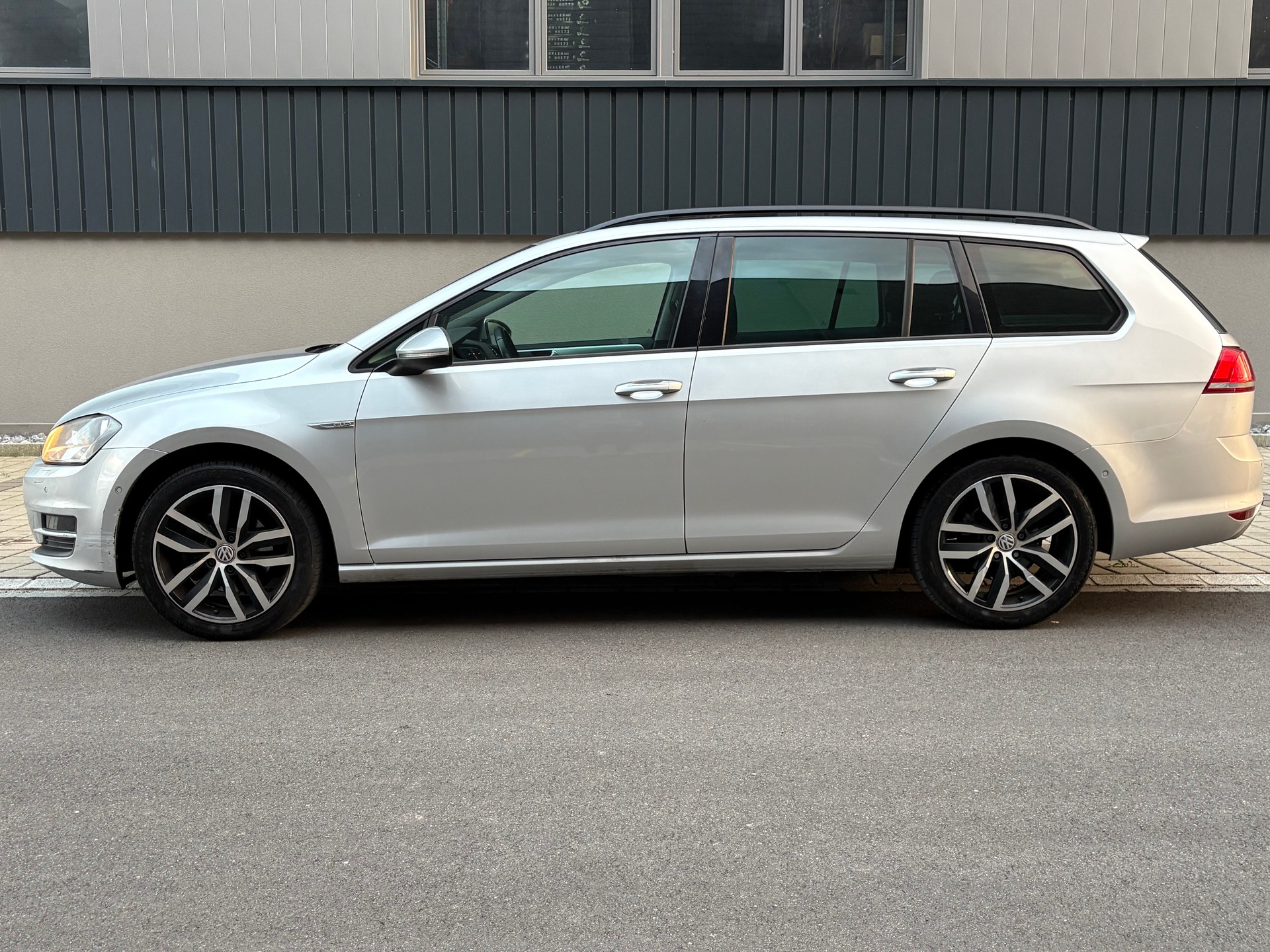 VW Golf Variant 1.6 TDI Cup (Deutsche Papiere)-image-3