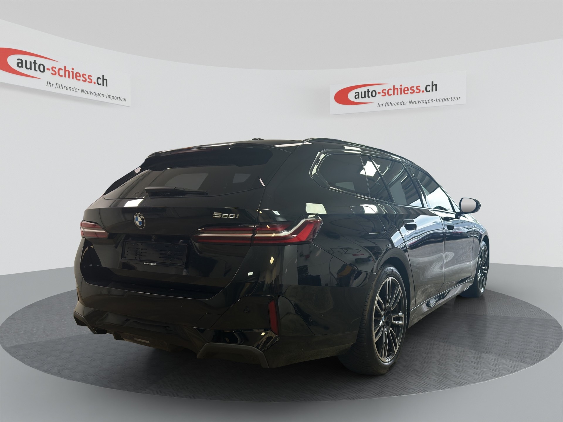 BMW 520i sDrive 48V Touring M Sport Steptronic-image-4