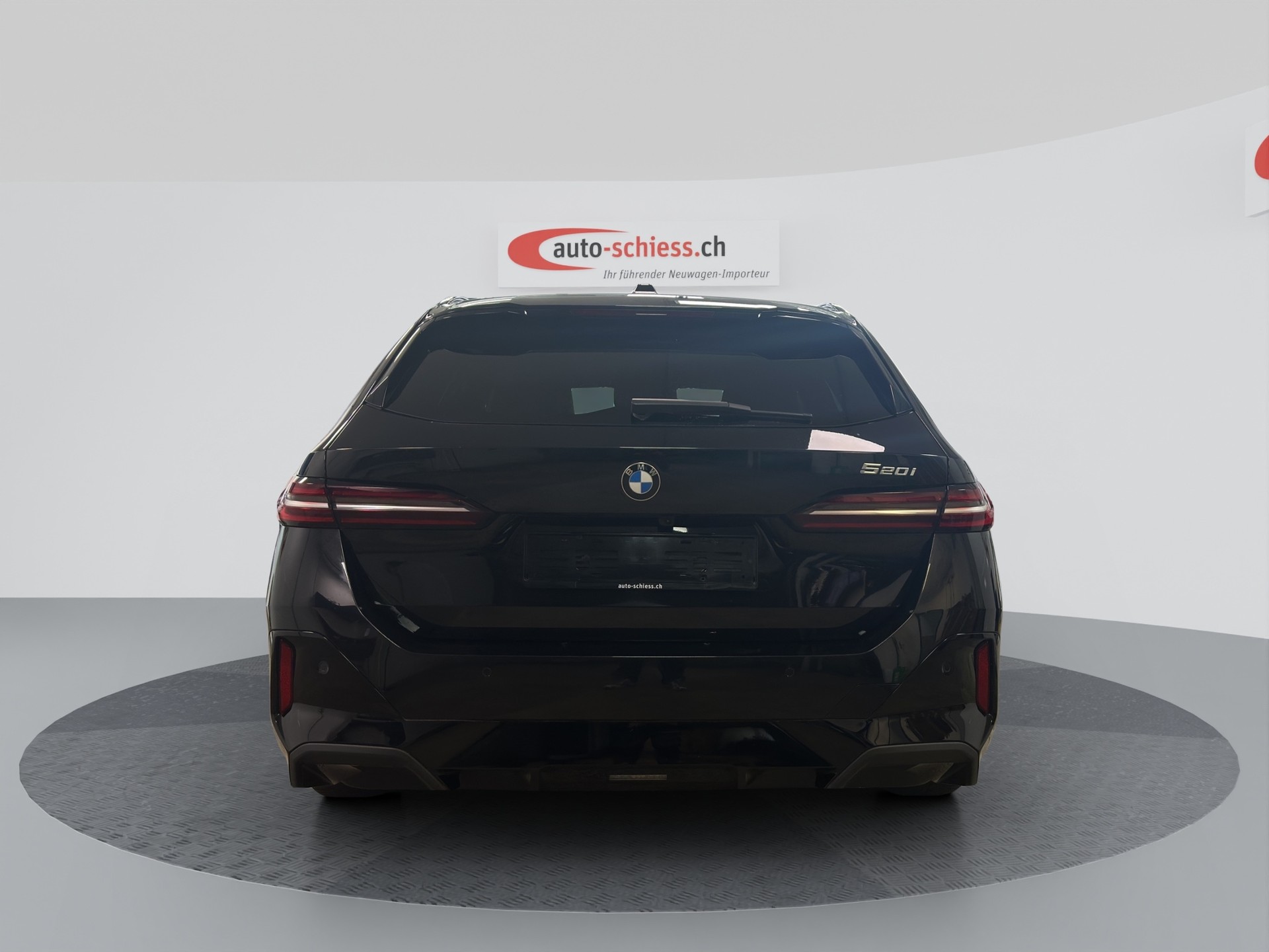 BMW 520i sDrive 48V Touring M Sport Steptronic-image-3