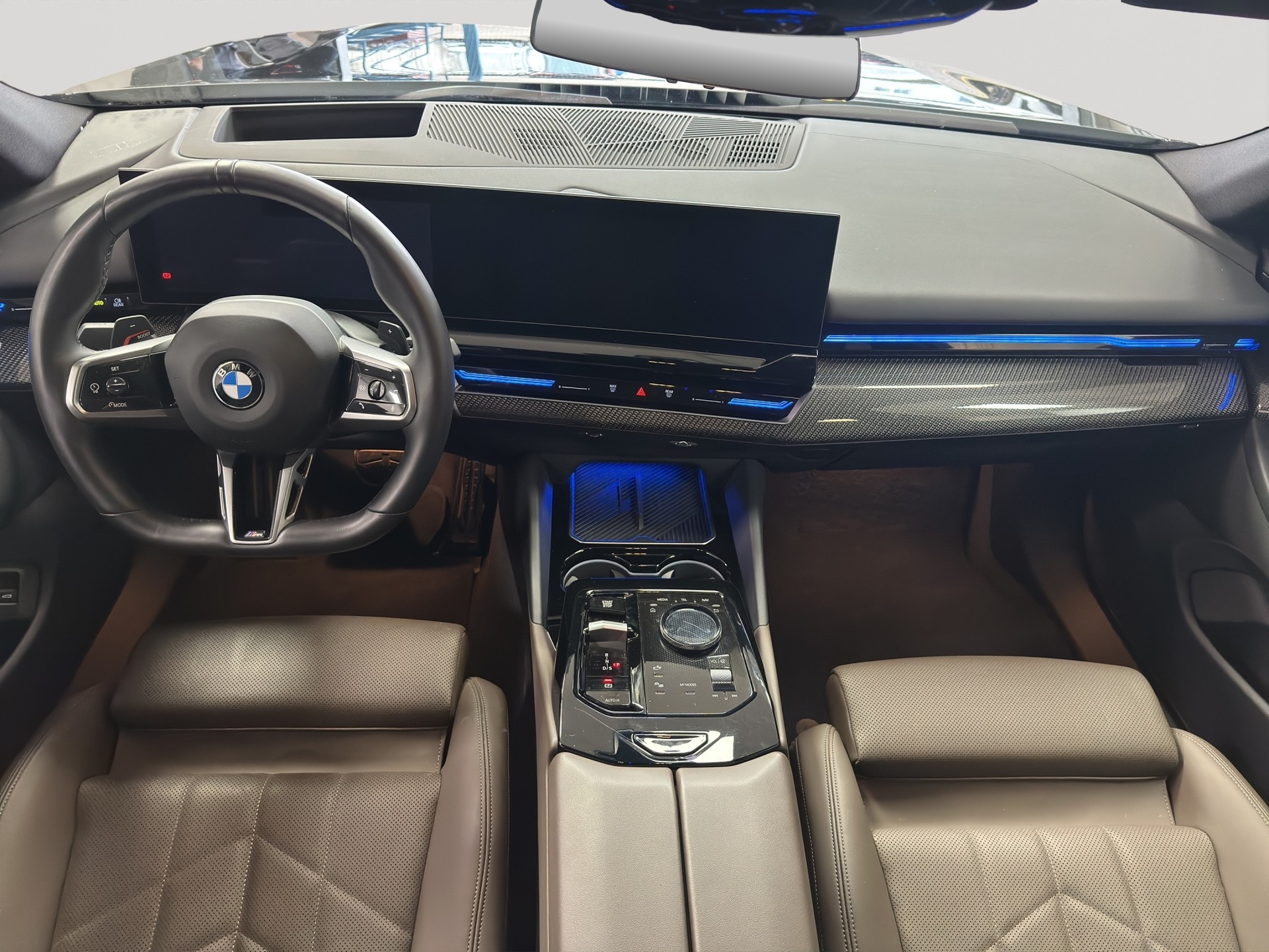 BMW 520i sDrive 48V Touring M Sport Steptronic-image-14