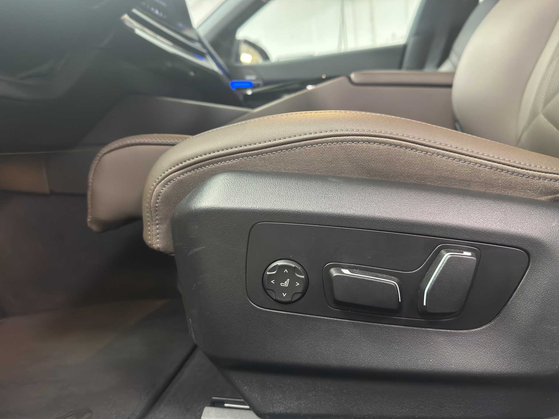 BMW 520i sDrive 48V Touring M Sport Steptronic-image-9