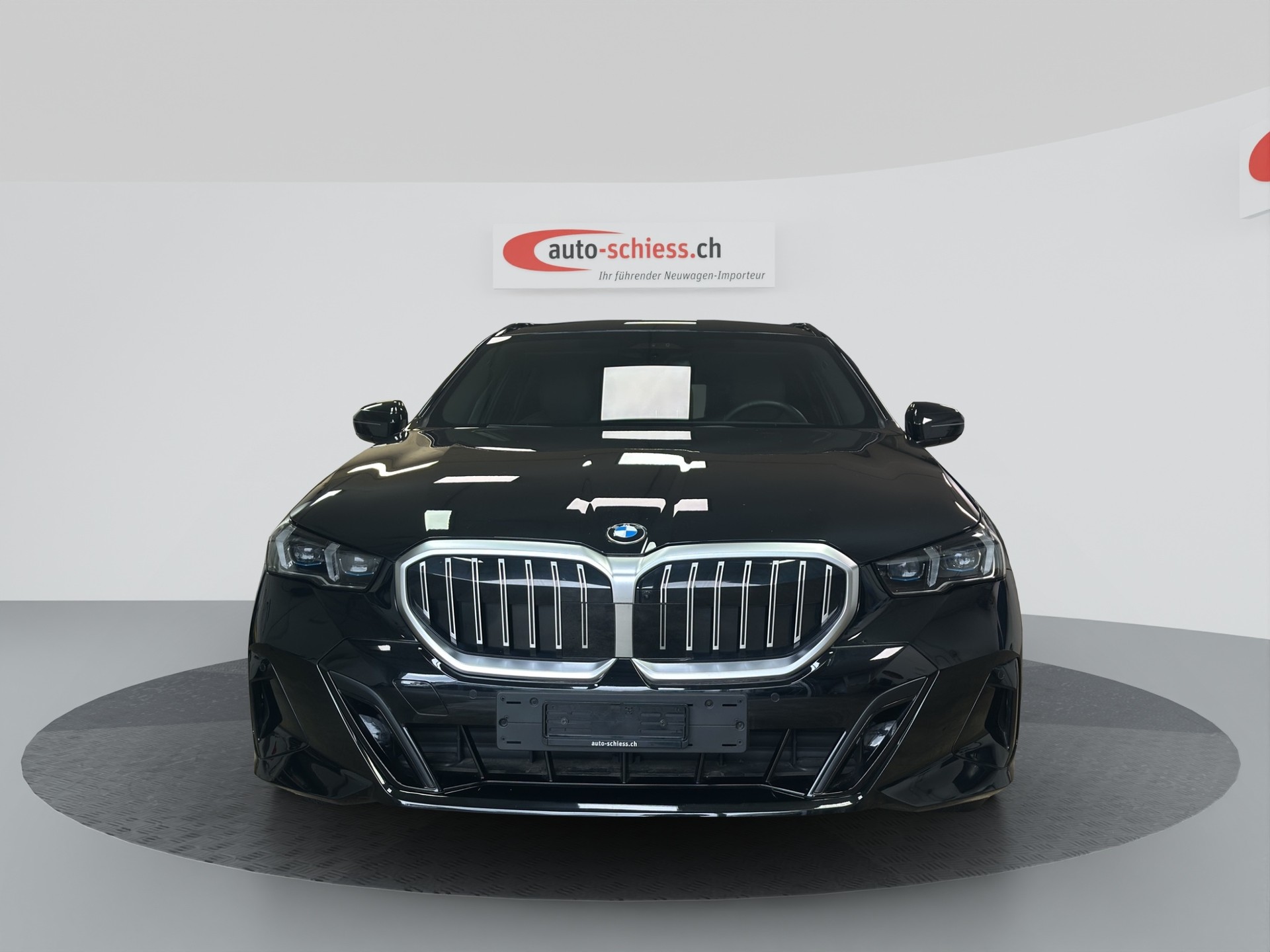 BMW 520i sDrive 48V Touring M Sport Steptronic-image-1