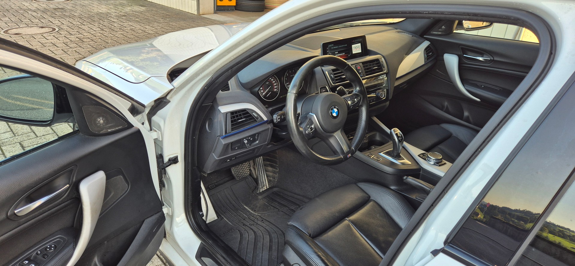 BMW M140i xDrive Steptronic-image-6