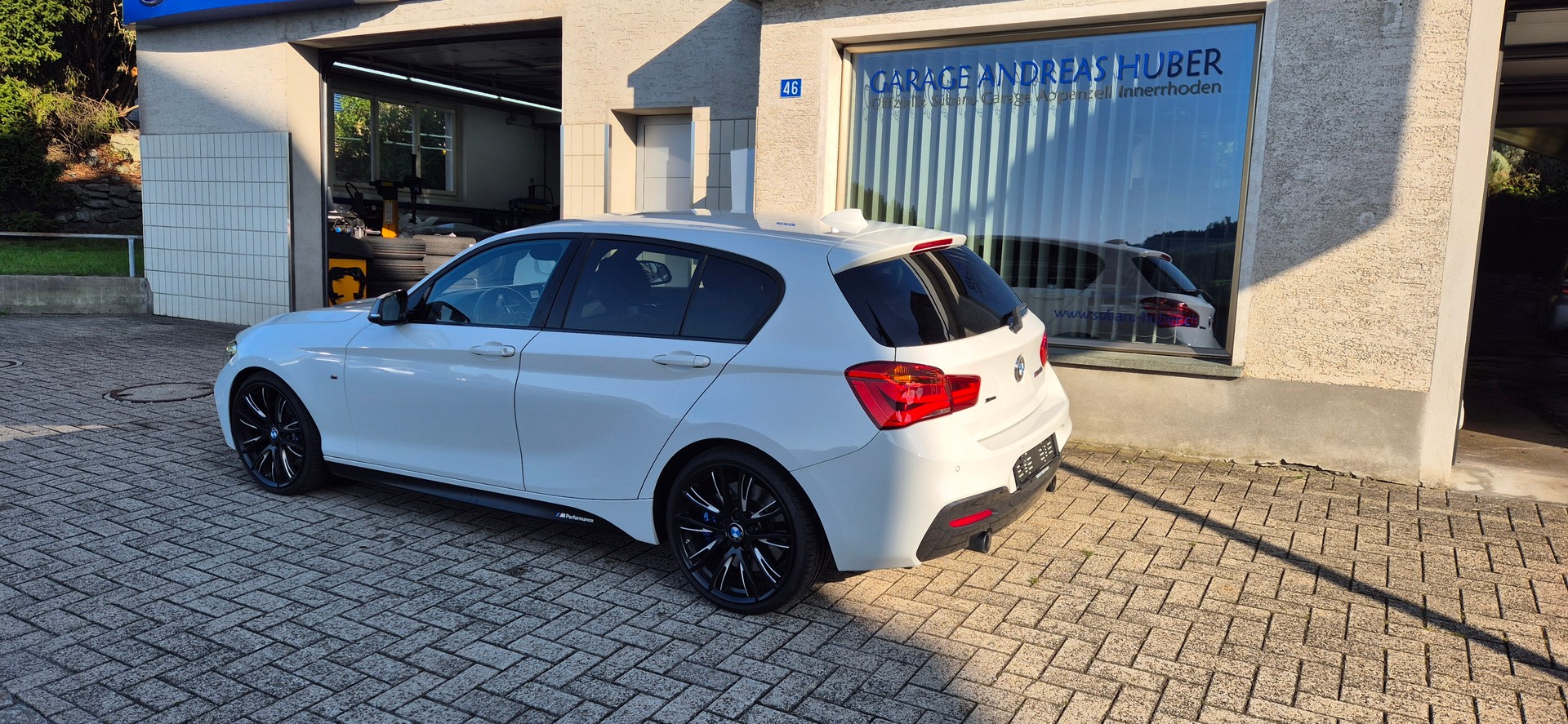 BMW M140i xDrive Steptronic-image-1
