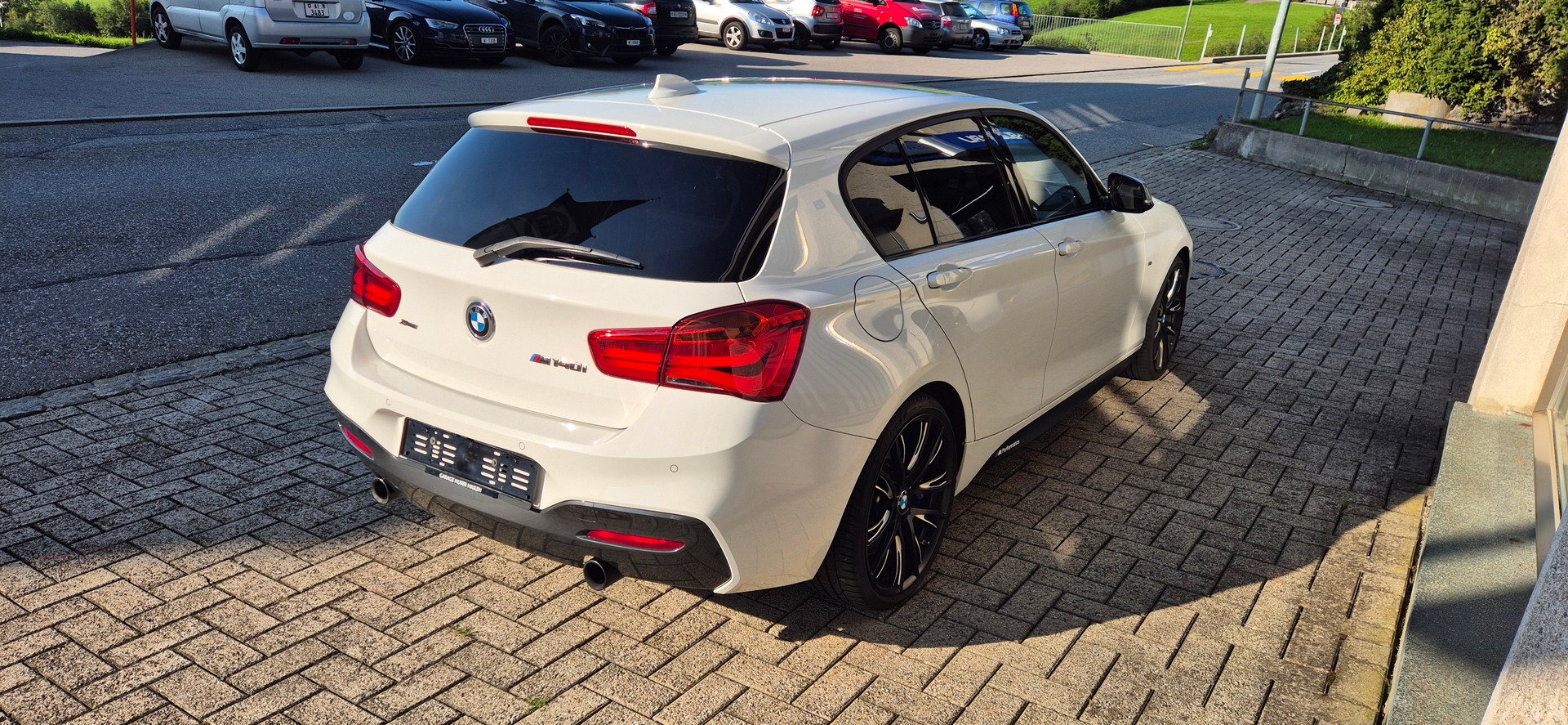 BMW M140i xDrive Steptronic-image-3