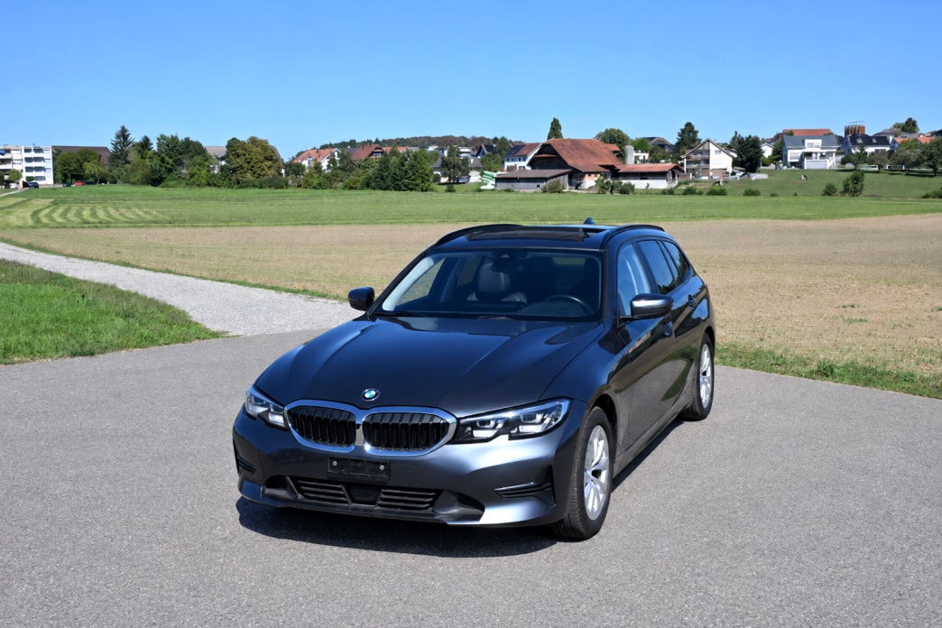 BMW 320i Touring Steptronic-image-0