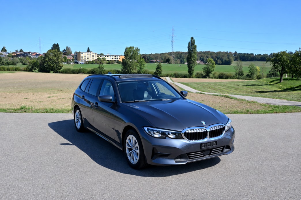 BMW 320i Touring Steptronic-image-1