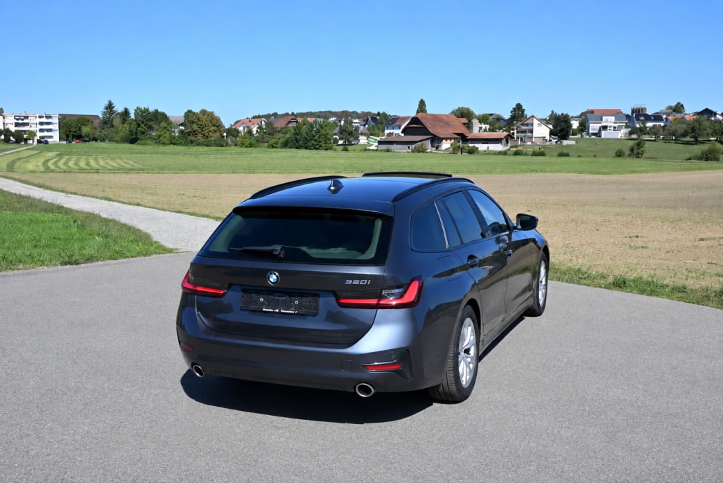 BMW 320i Touring Steptronic-image-2