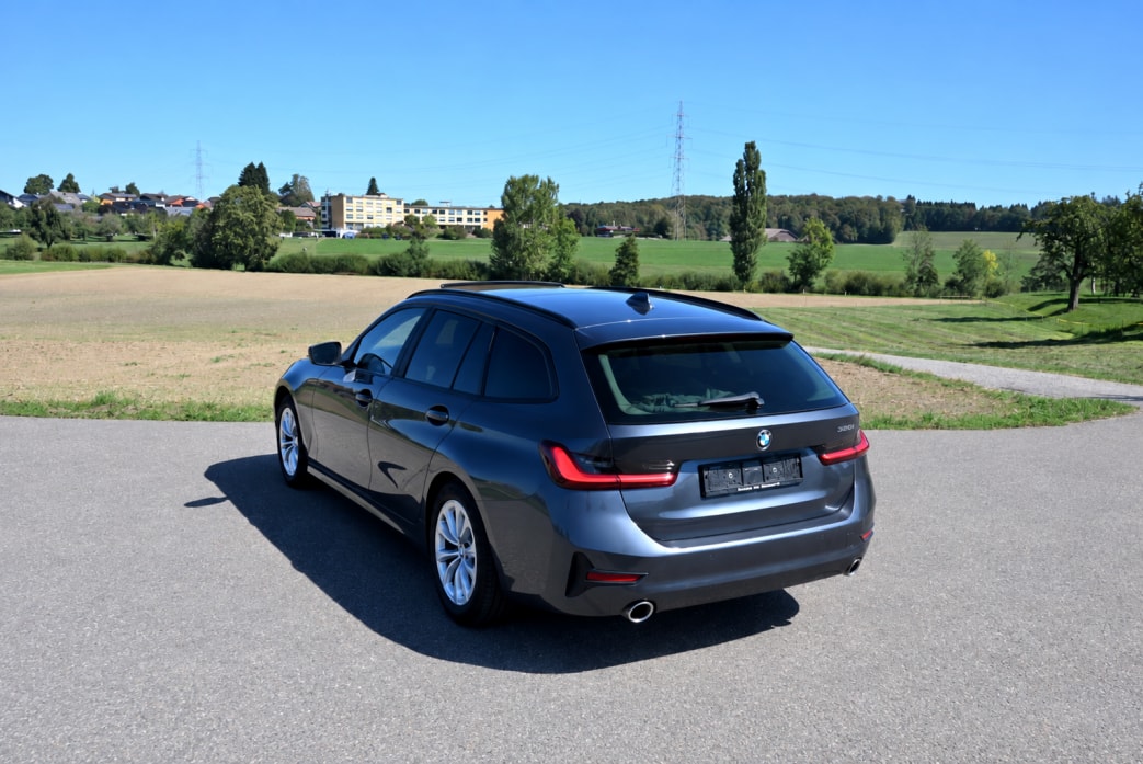 BMW 320i Touring Steptronic-image-3