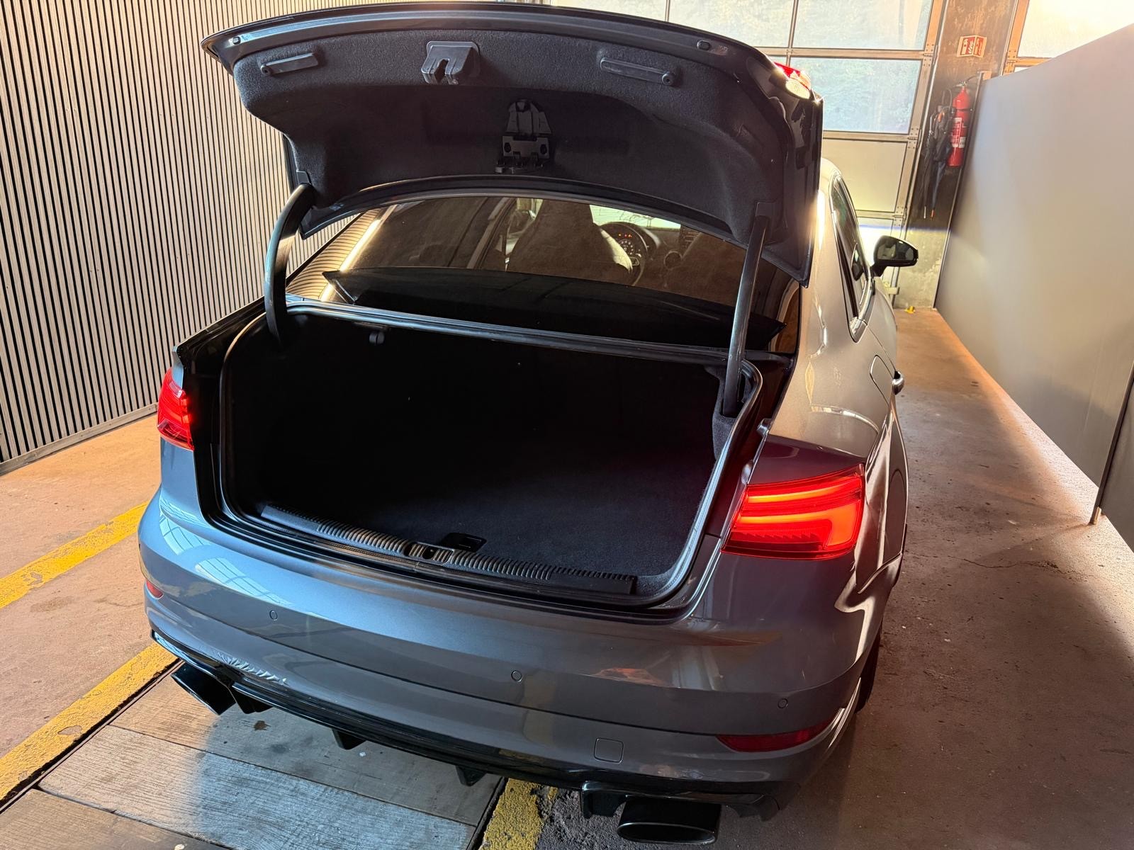 AUDI RS3 Limousine 2.5 TSI quattro S-tronic-image-10