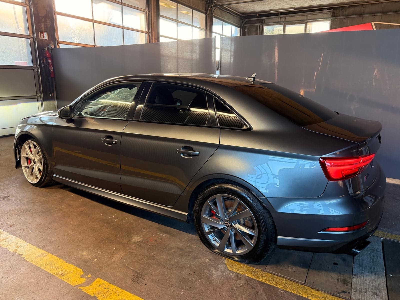 AUDI RS3 Limousine 2.5 TSI quattro S-tronic-image-1