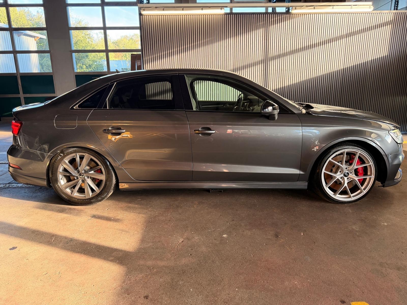 AUDI RS3 Limousine 2.5 TSI quattro S-tronic-image-4