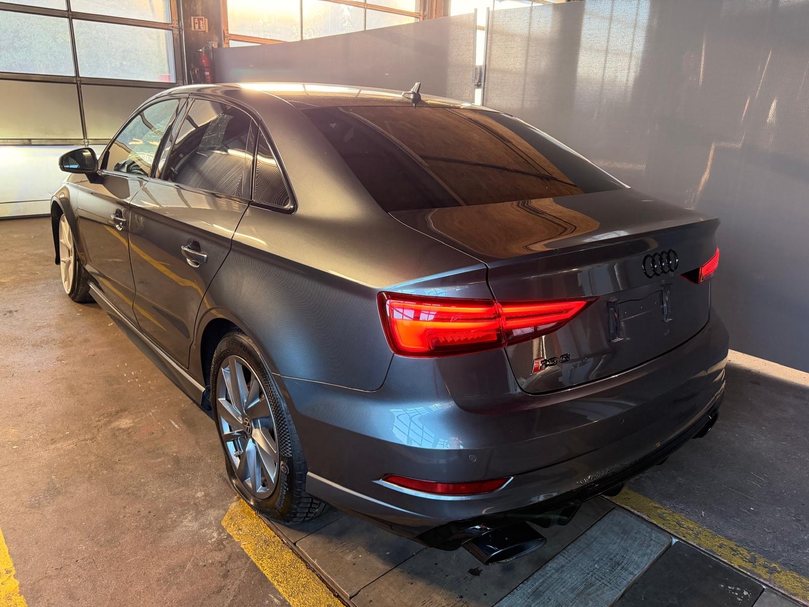 AUDI RS3 Limousine 2.5 TSI quattro S-tronic-image-2
