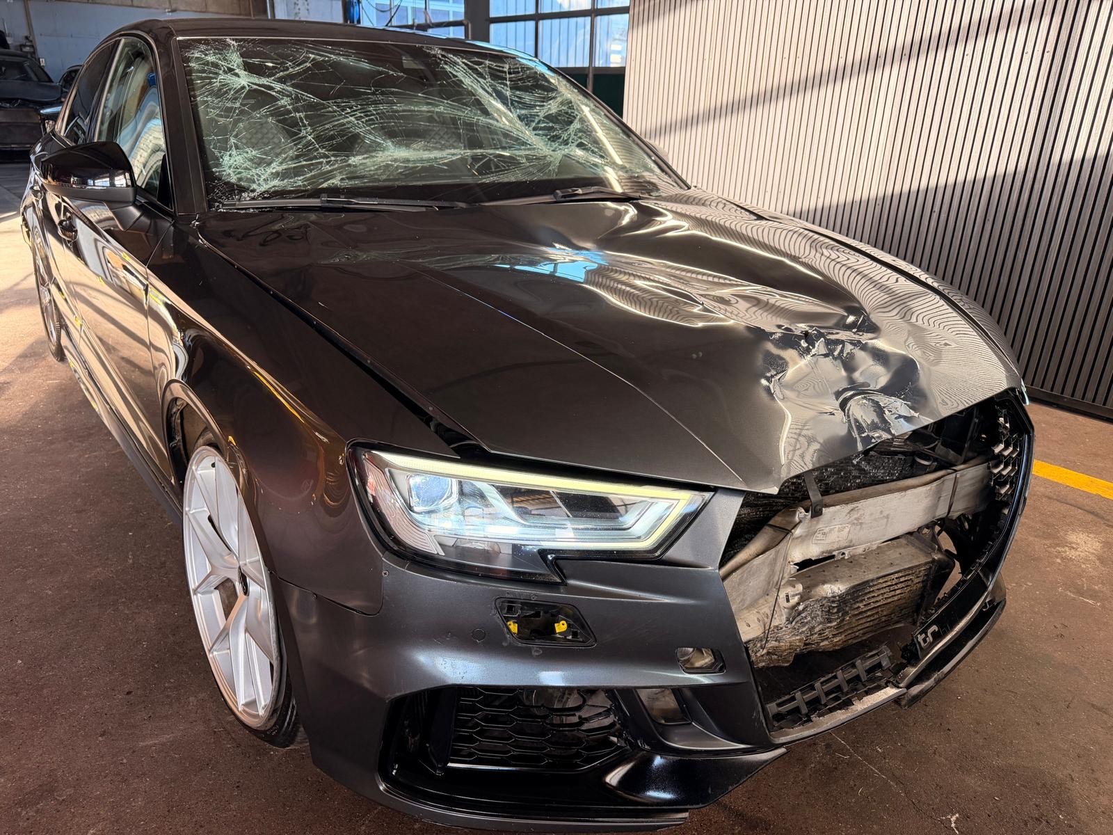 AUDI RS3 Limousine 2.5 TSI quattro S-tronic-image-5