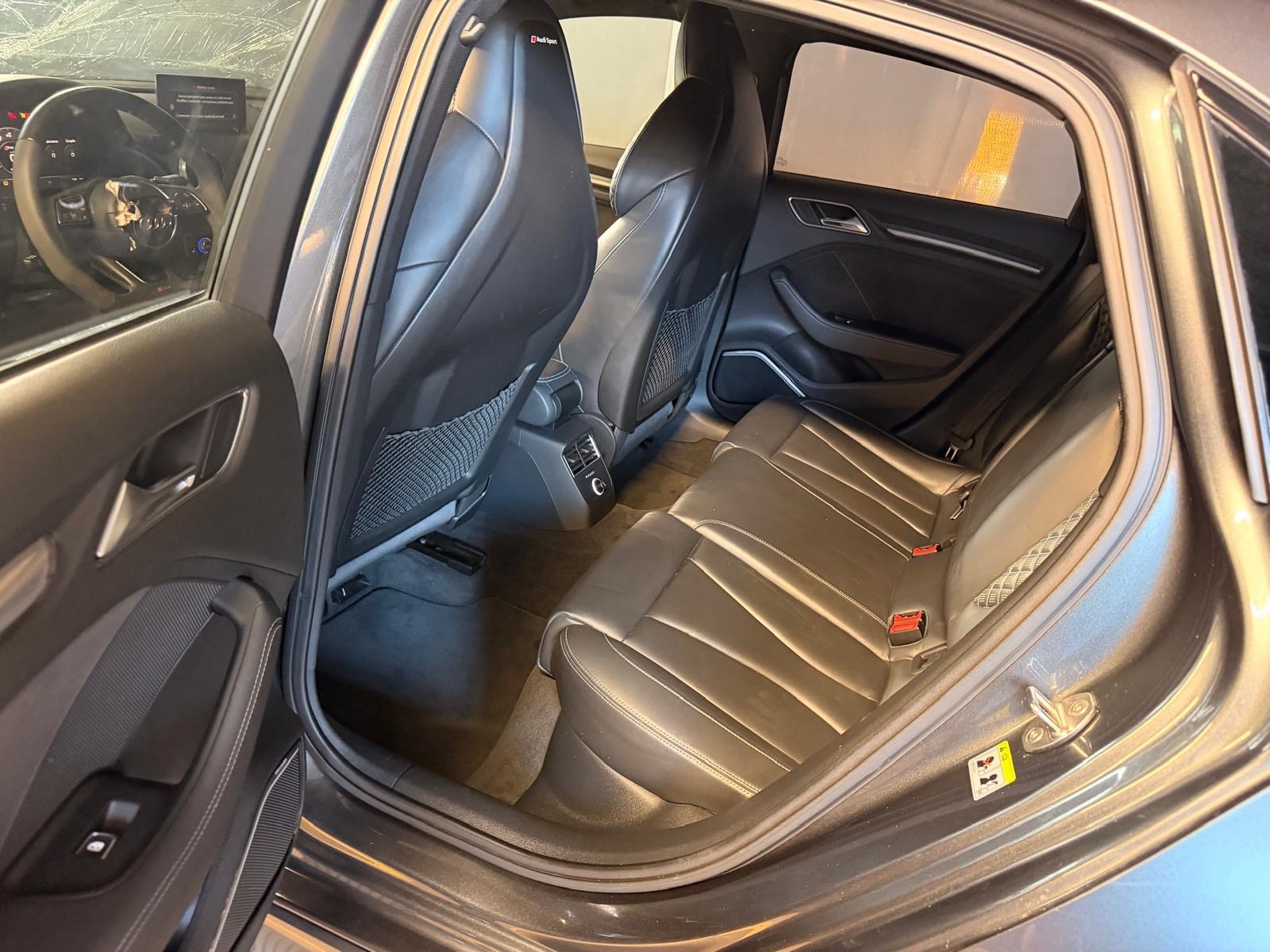 AUDI RS3 Limousine 2.5 TSI quattro S-tronic-image-9