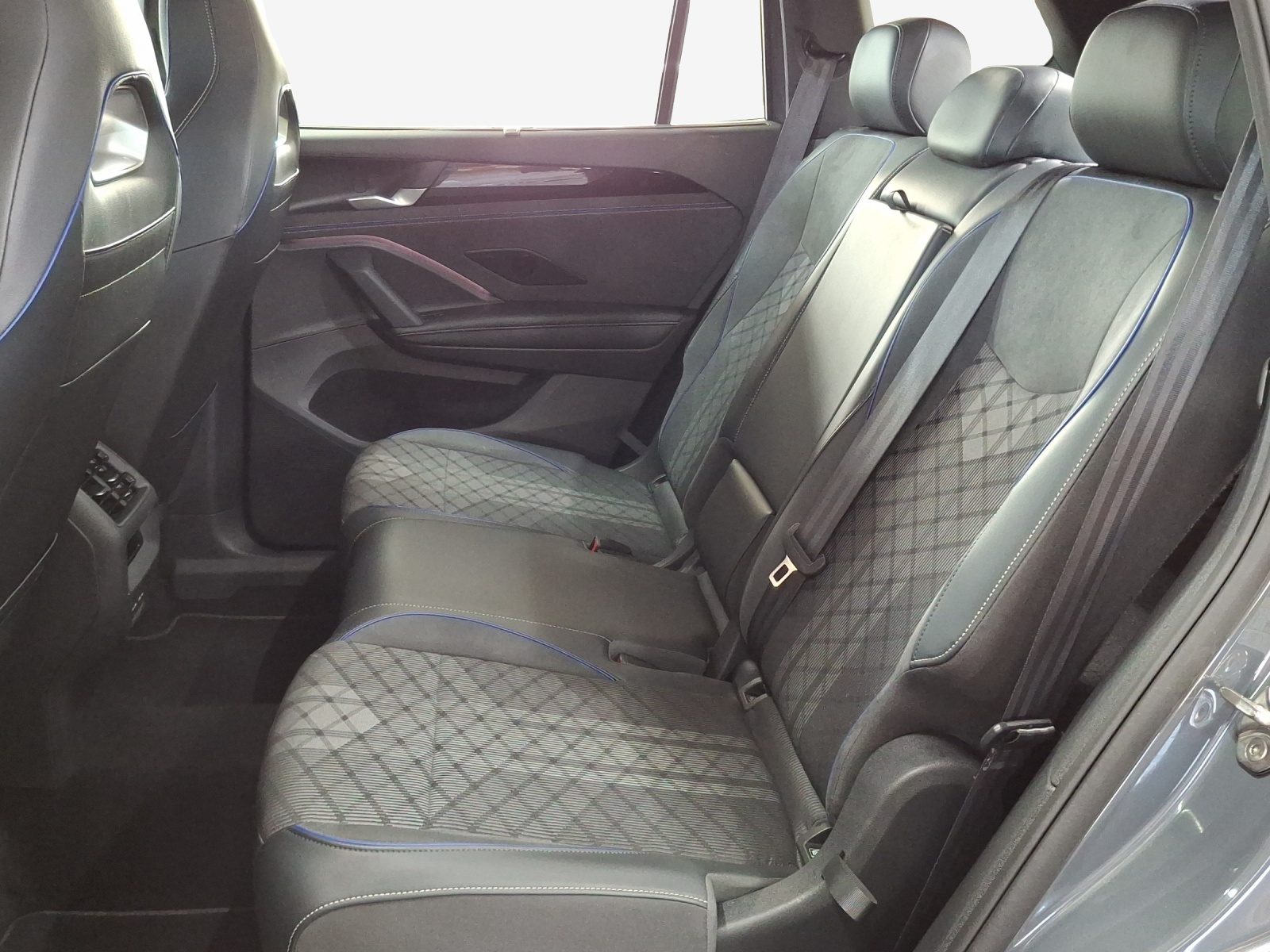 VW Tayron 2.0 TSI R-Line DSG 4Motion-image-11