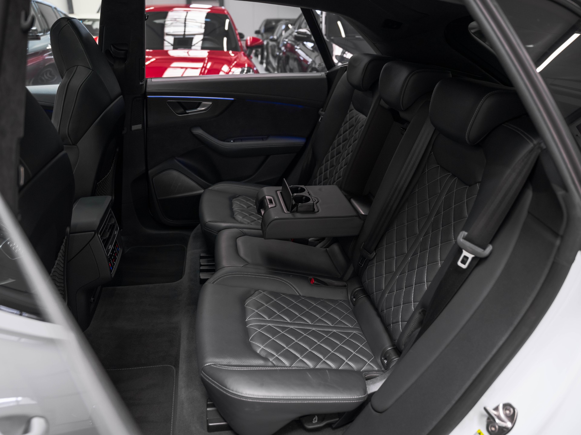 AUDI SQ8 TFSI quattro tiptronic-image-12
