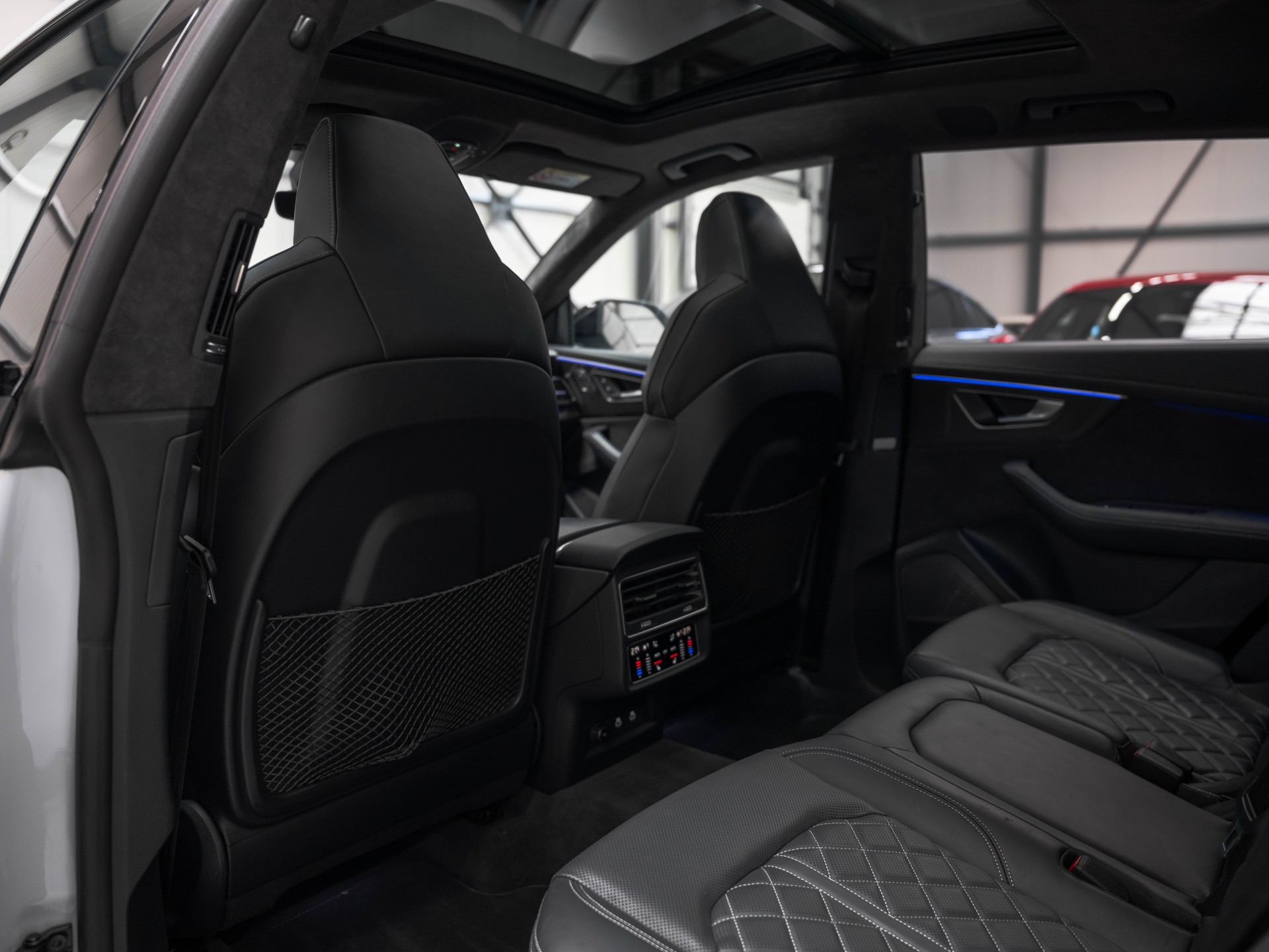 AUDI SQ8 TFSI quattro tiptronic-image-10