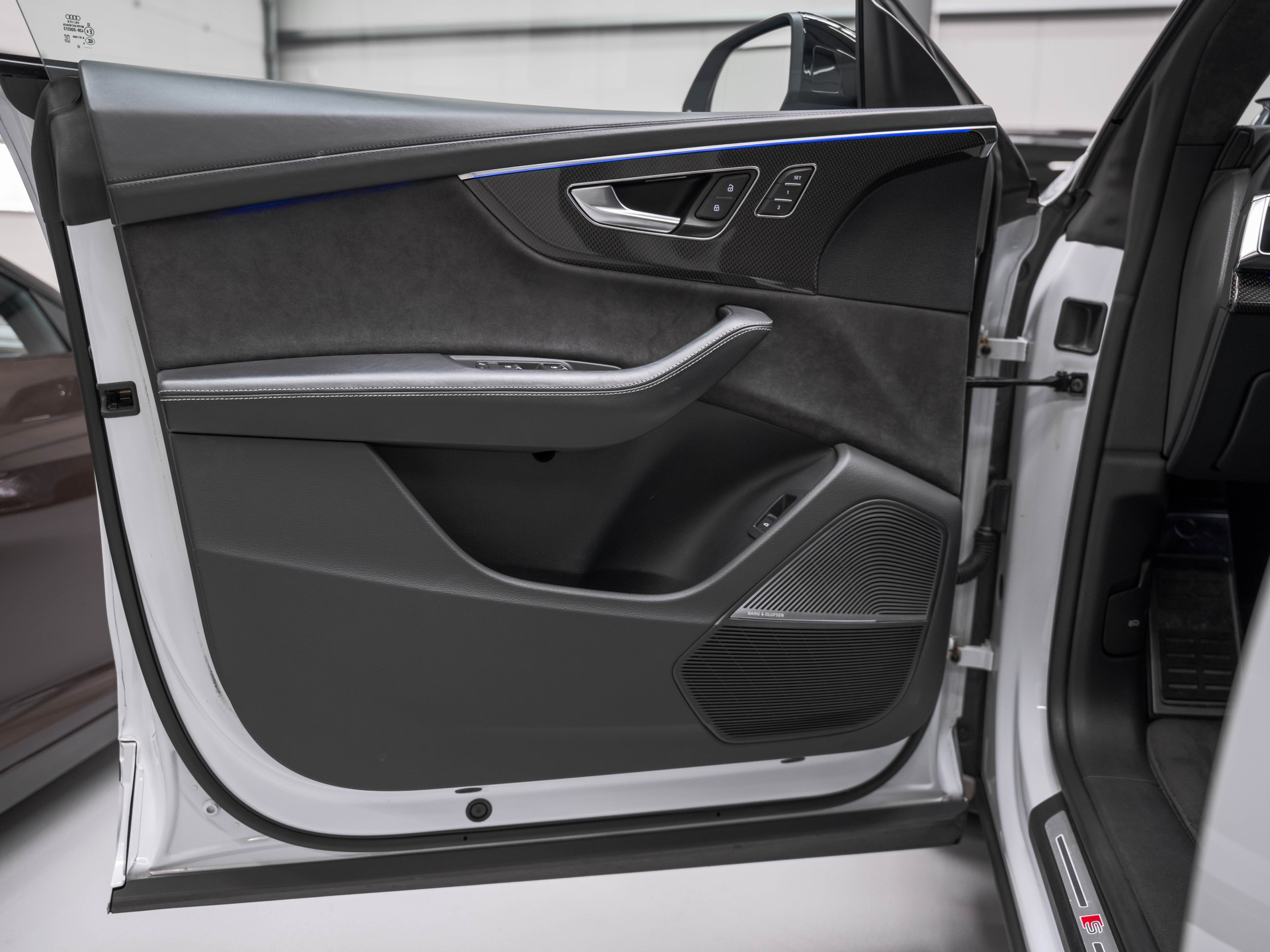 AUDI SQ8 TFSI quattro tiptronic-image-16