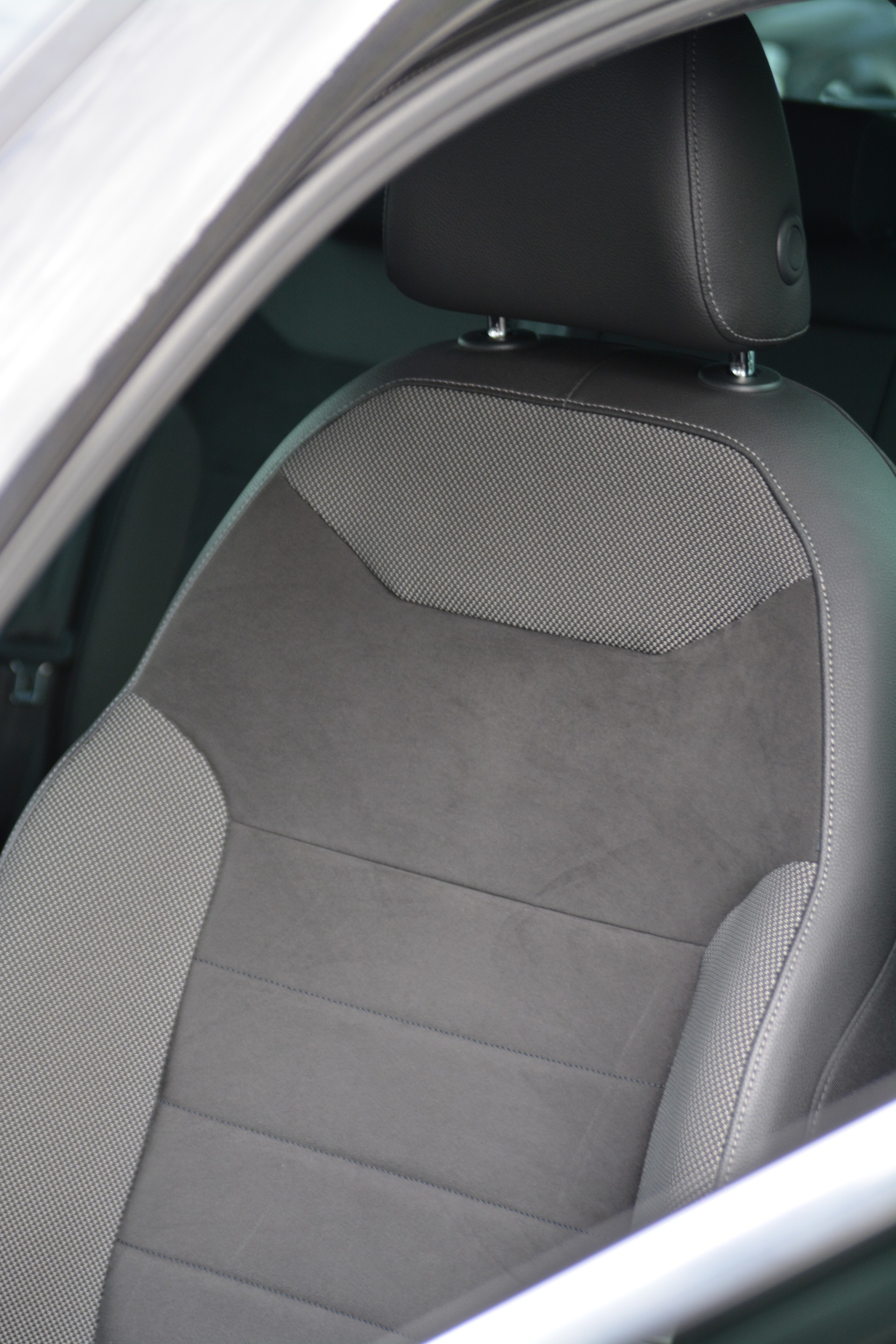 SEAT Ateca 2.0 TDI CR Xcellence 4Drive DSG Frisch ab MFK / 12 Monate Garantie-image-13