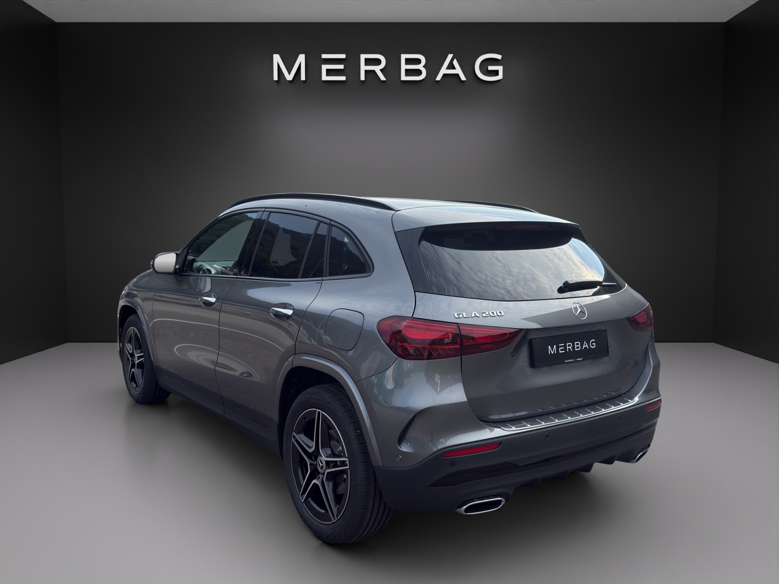 MERCEDES-BENZ GLA 200 7G-DCT Night Star-image-2