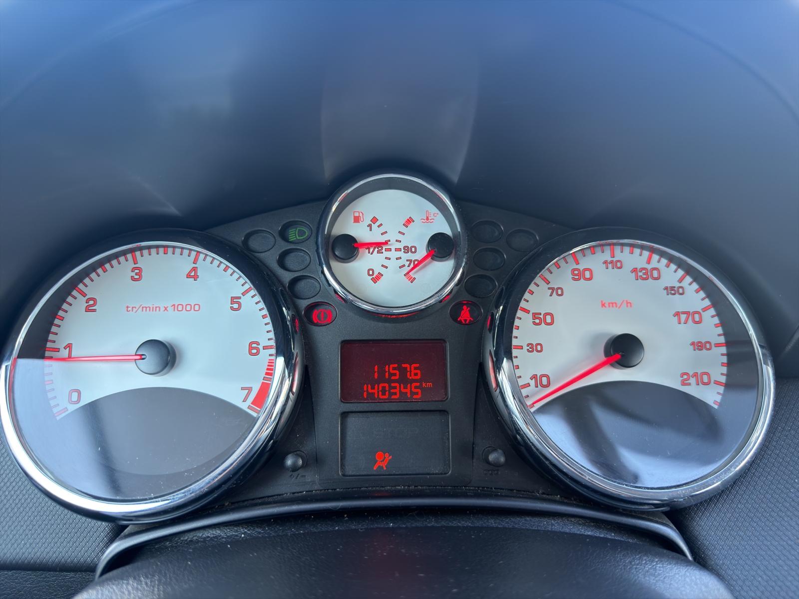 PEUGEOT 207 1.4 16V Active-image-10