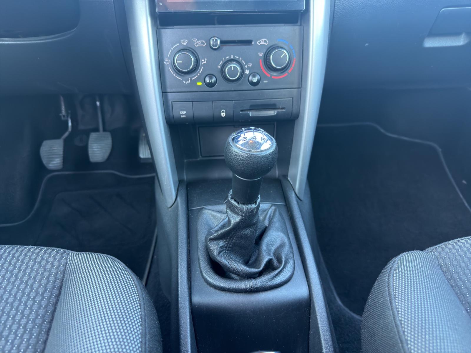 PEUGEOT 207 1.4 16V Active-image-11