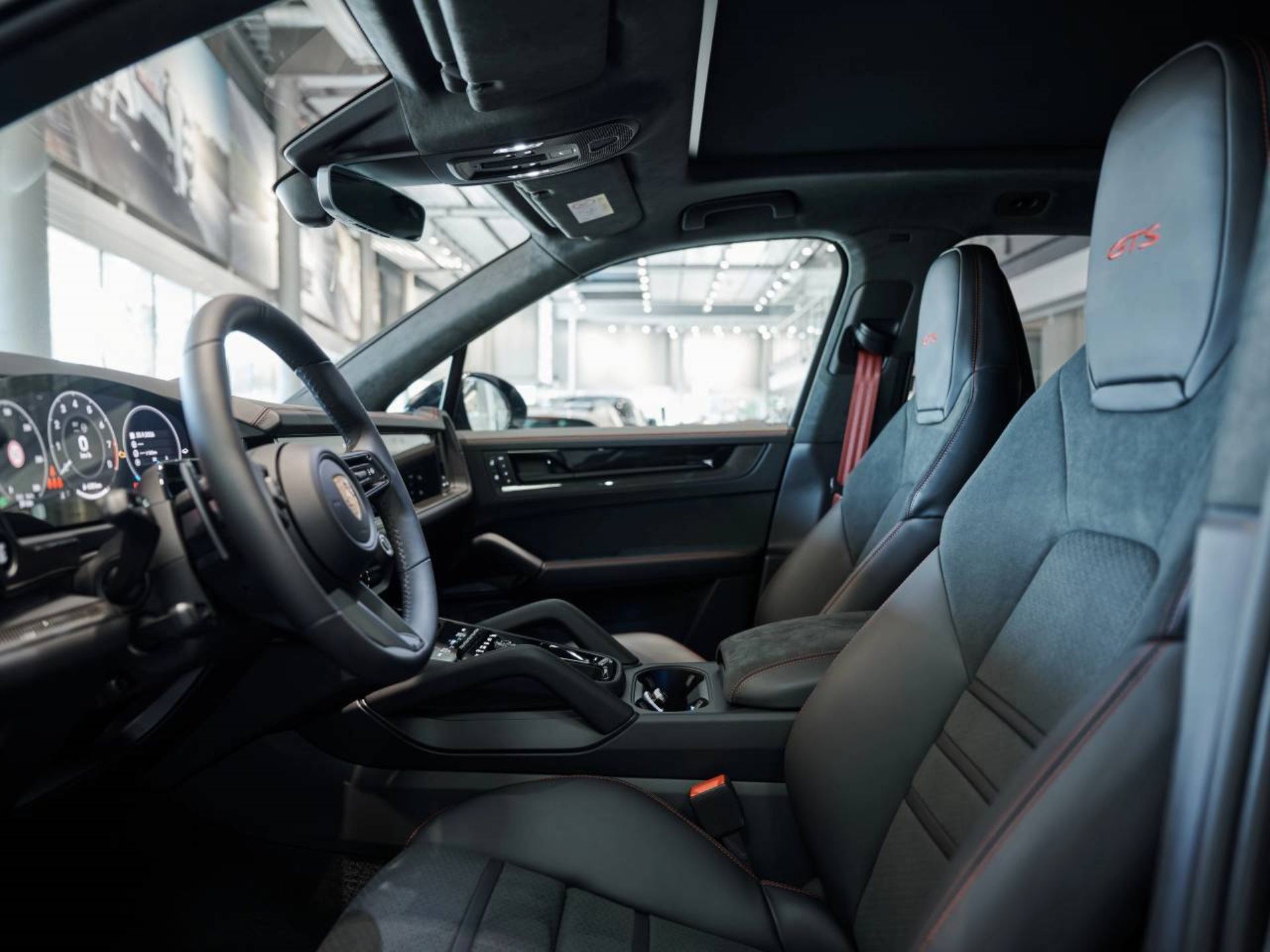 PORSCHE Cayenne GTS-image-3