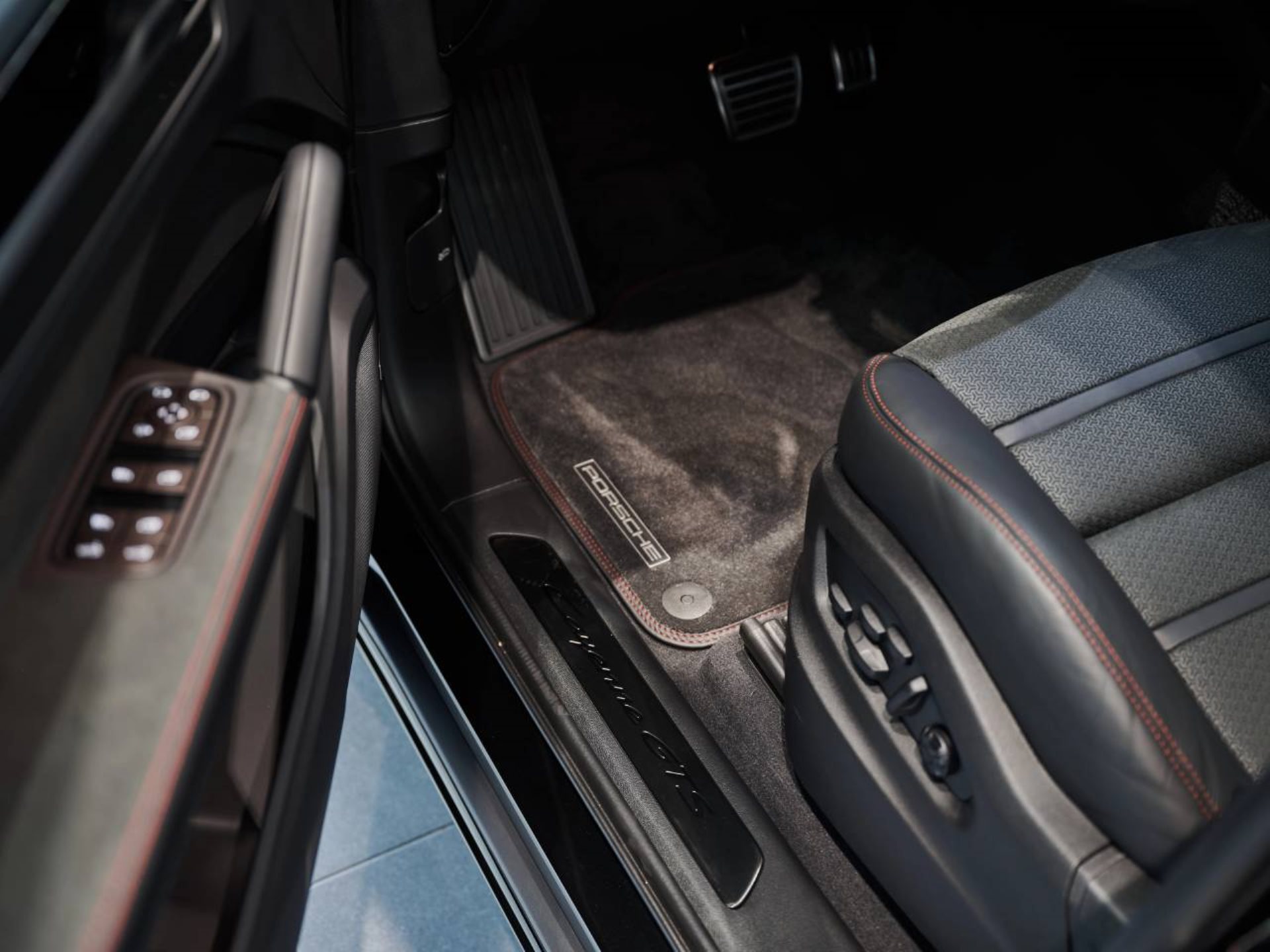 PORSCHE Cayenne GTS-image-19
