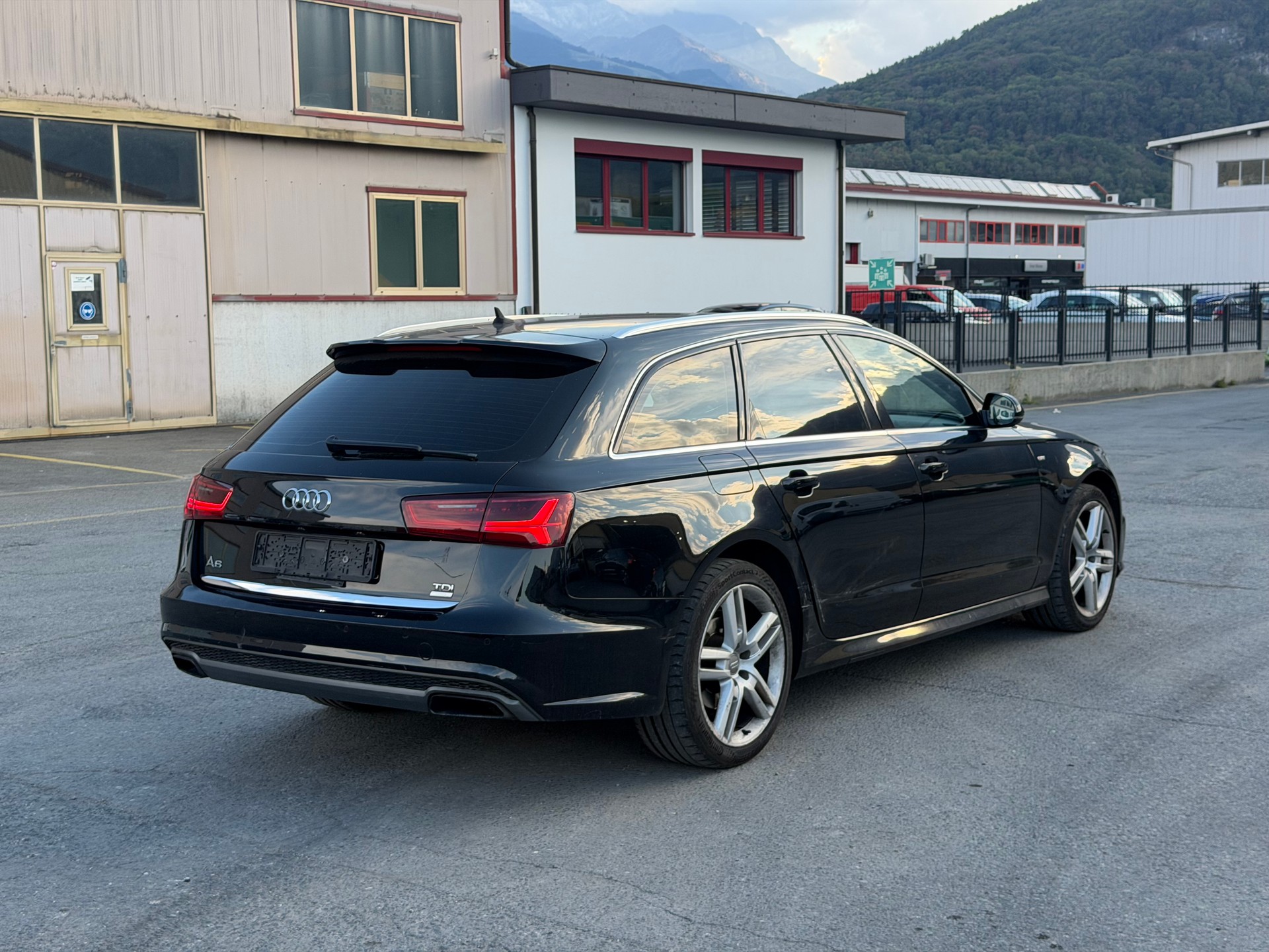AUDI A6 Avant 2.0 TDI S line S-tronic-image-3