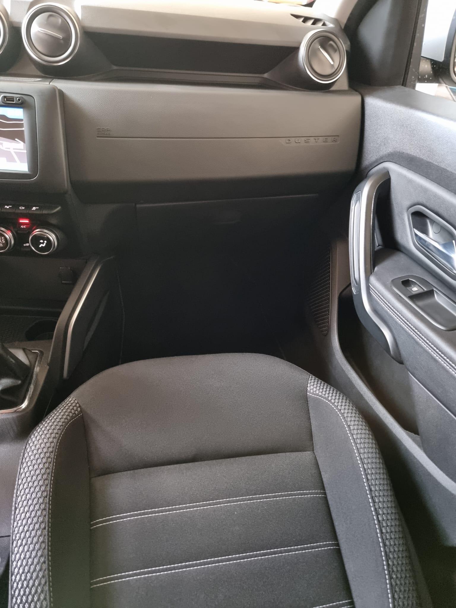 DACIA Duster 1.3 TCe 150 Celebration 4WD-image-7