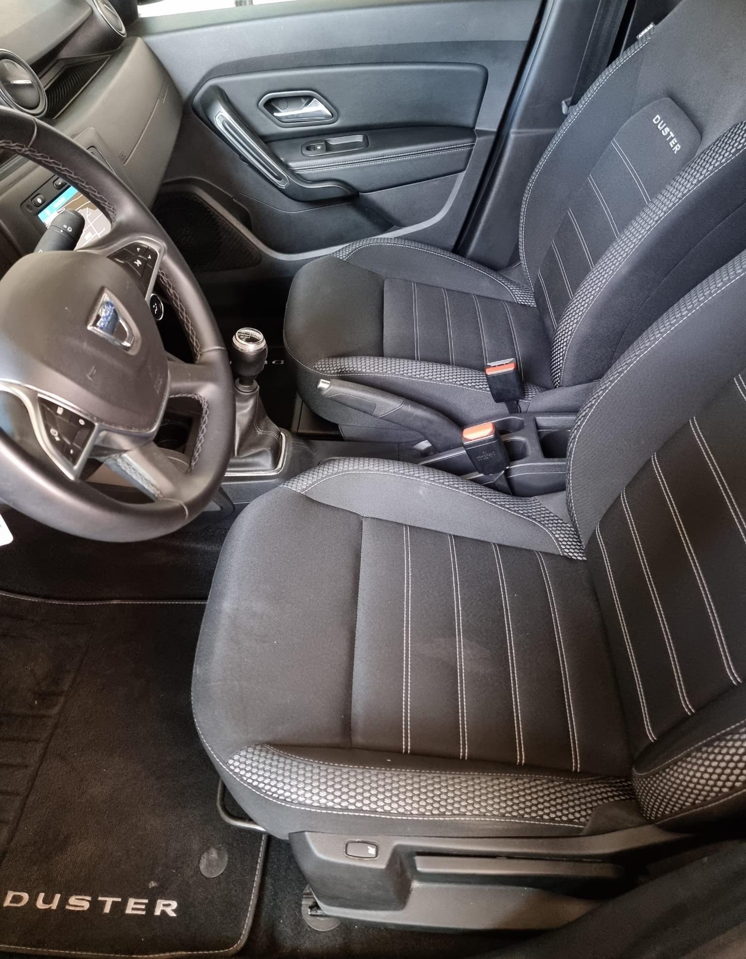 DACIA Duster 1.3 TCe 150 Celebration 4WD-image-4