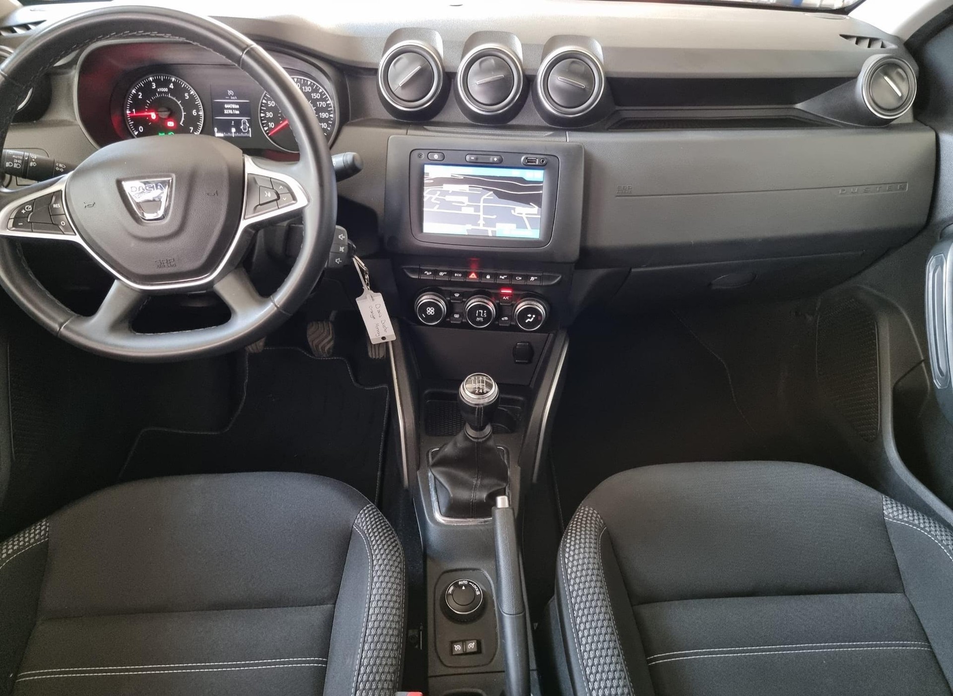 DACIA Duster 1.3 TCe 150 Celebration 4WD-image-8