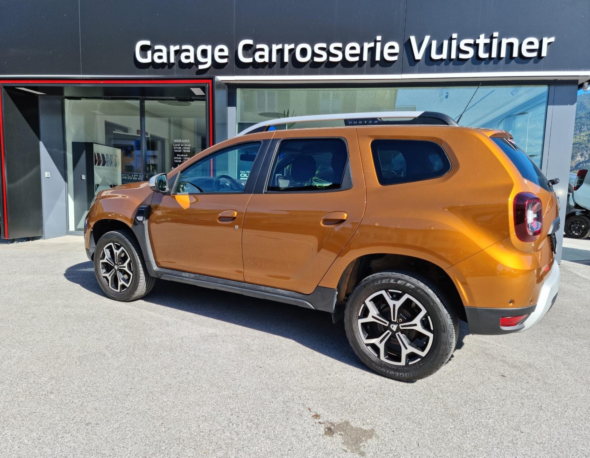 DACIA Duster 1.3 TCe 150 Celebration 4WD-image-3