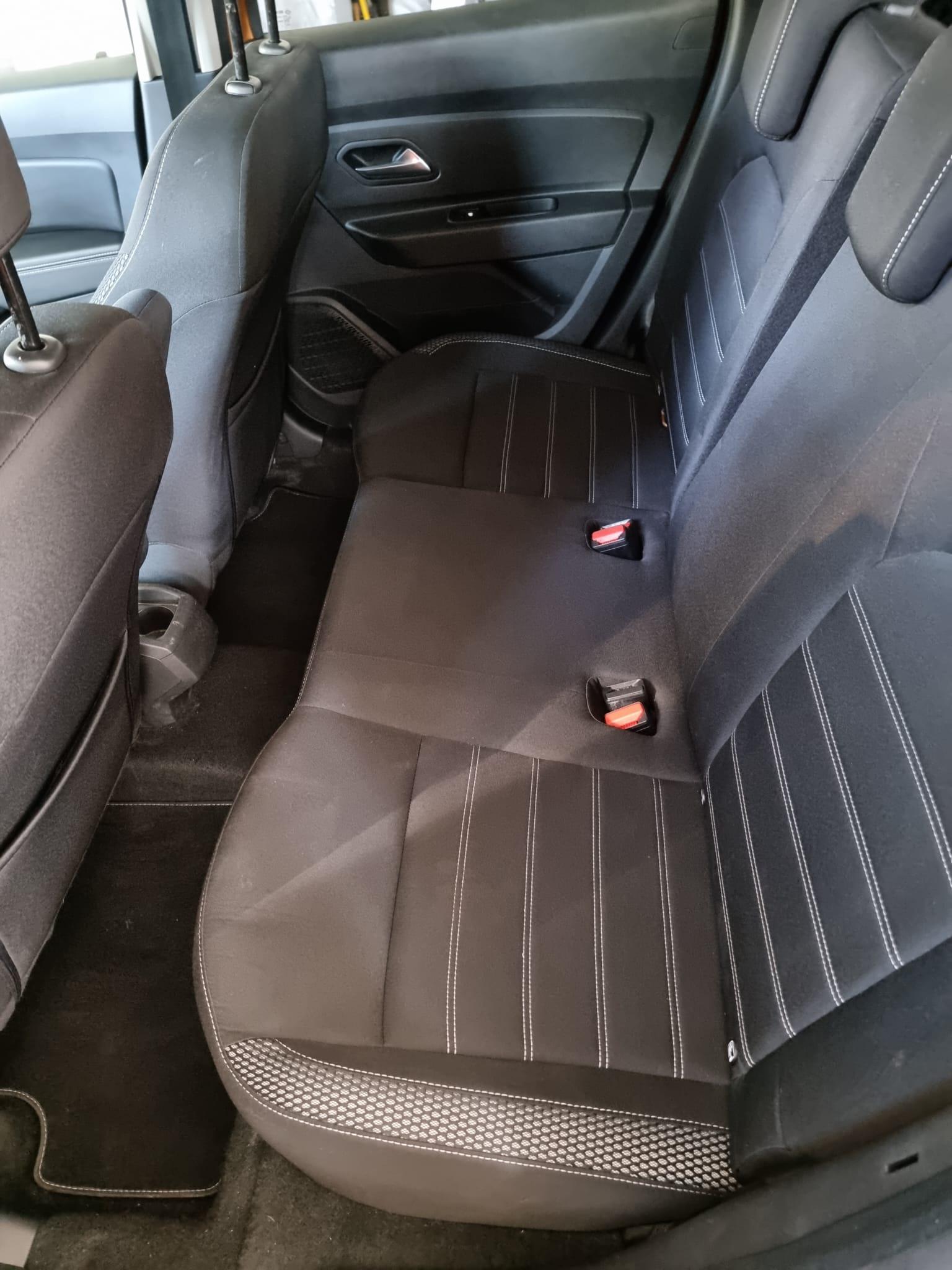DACIA Duster 1.3 TCe 150 Celebration 4WD-image-9