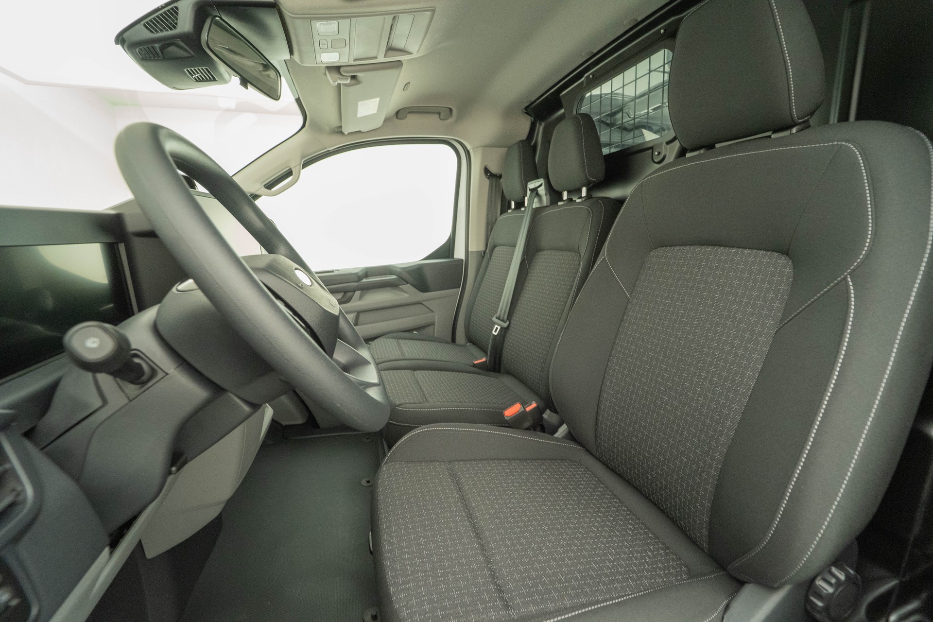FORD Transit C Van 320 L1 2.5 Duratec 233 Trend PHEV-image-8
