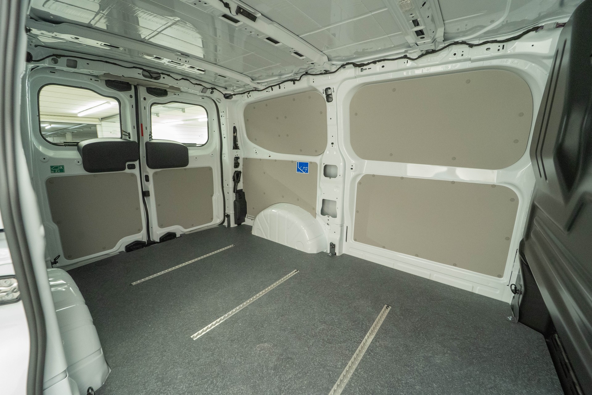 FORD Transit C Van 320 L1 2.5 Duratec 233 Trend PHEV-image-5