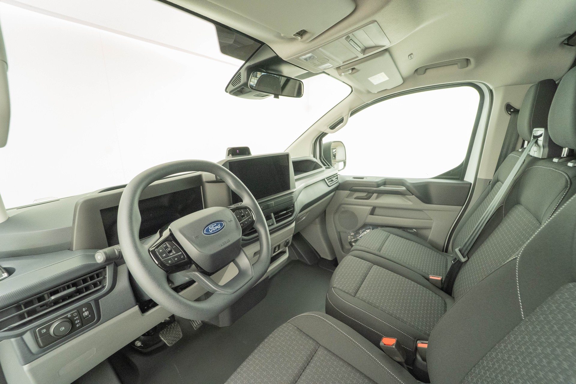 FORD Transit C Van 320 L1 2.5 Duratec 233 Trend PHEV-image-7