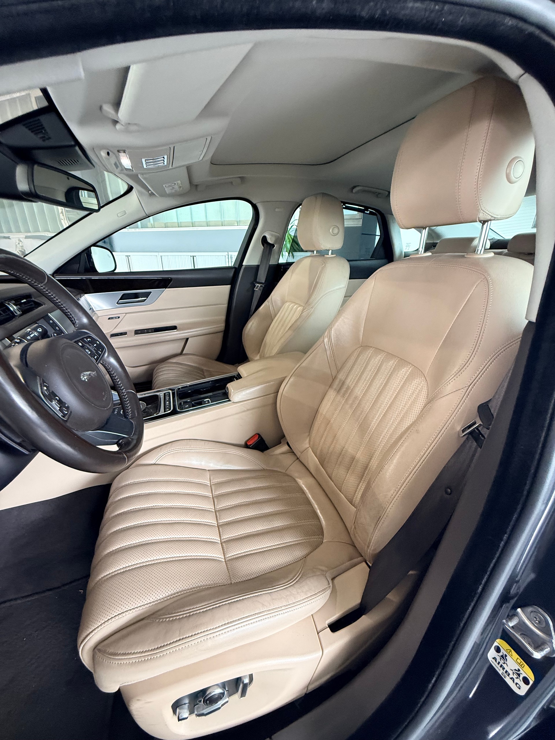 JAGUAR XF 30d Portfolio Automatic 300 PS-image-7