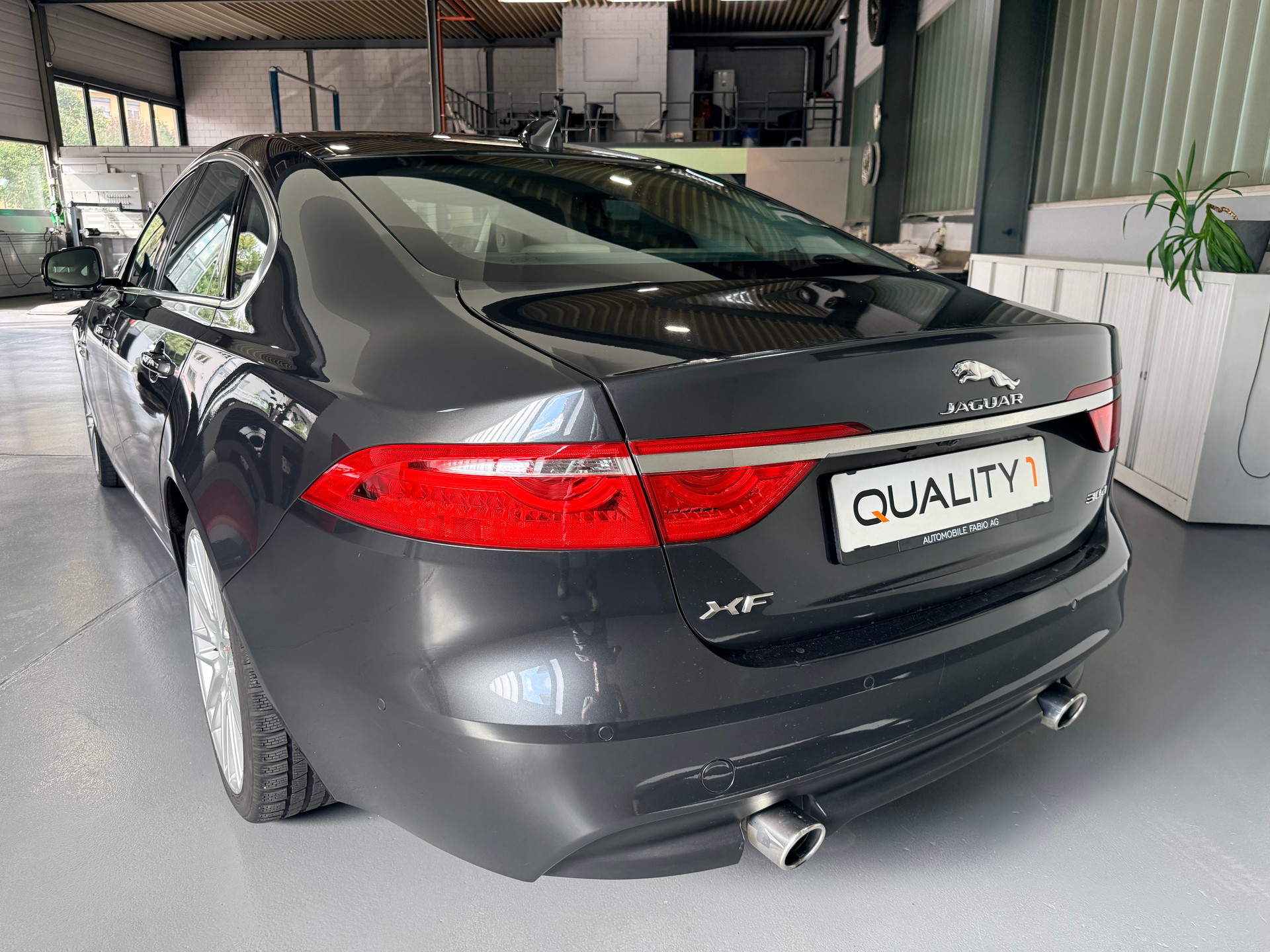 JAGUAR XF 30d Portfolio Automatic 300 PS-image-5