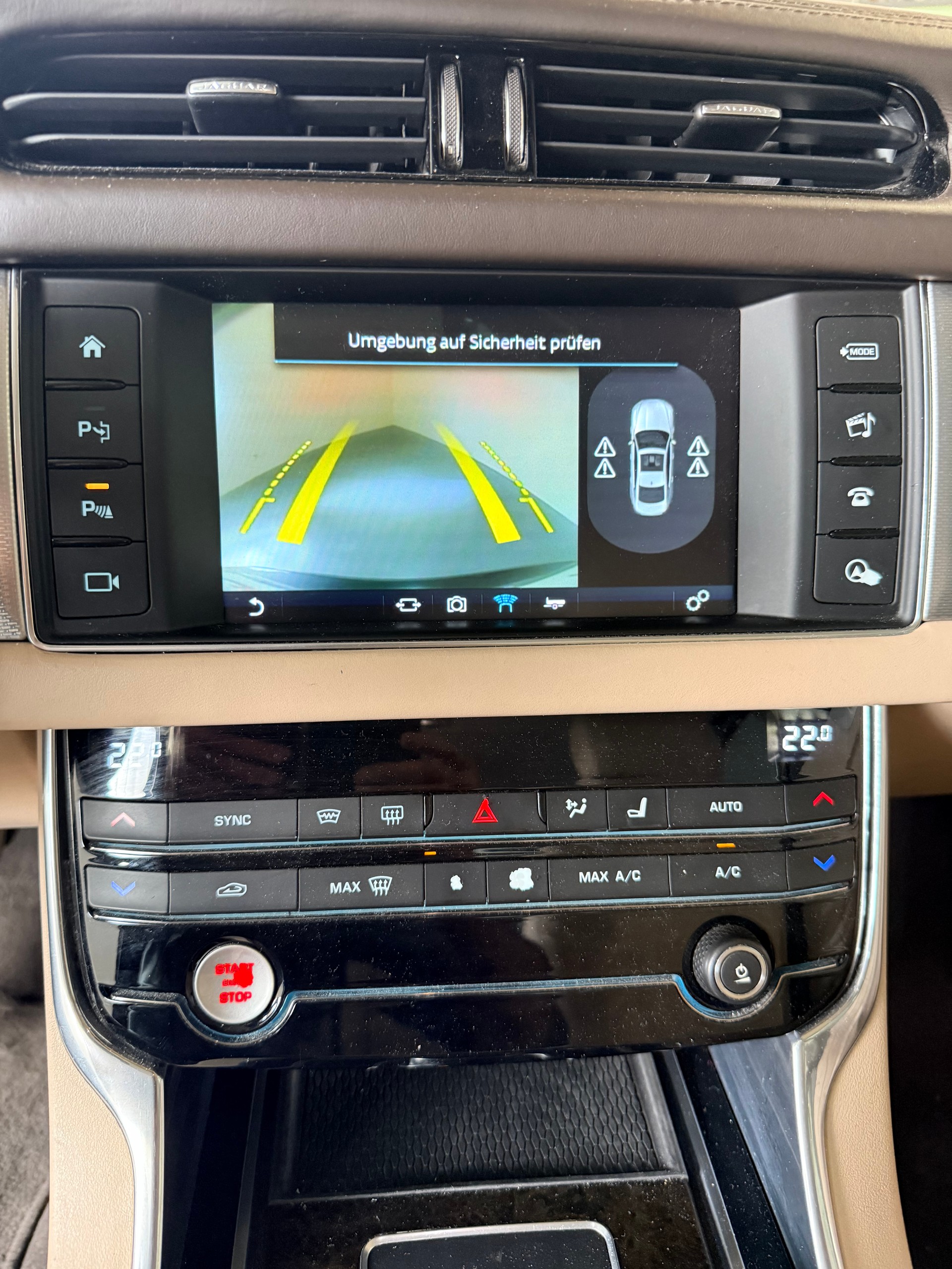 JAGUAR XF 30d Portfolio Automatic 300 PS-image-11