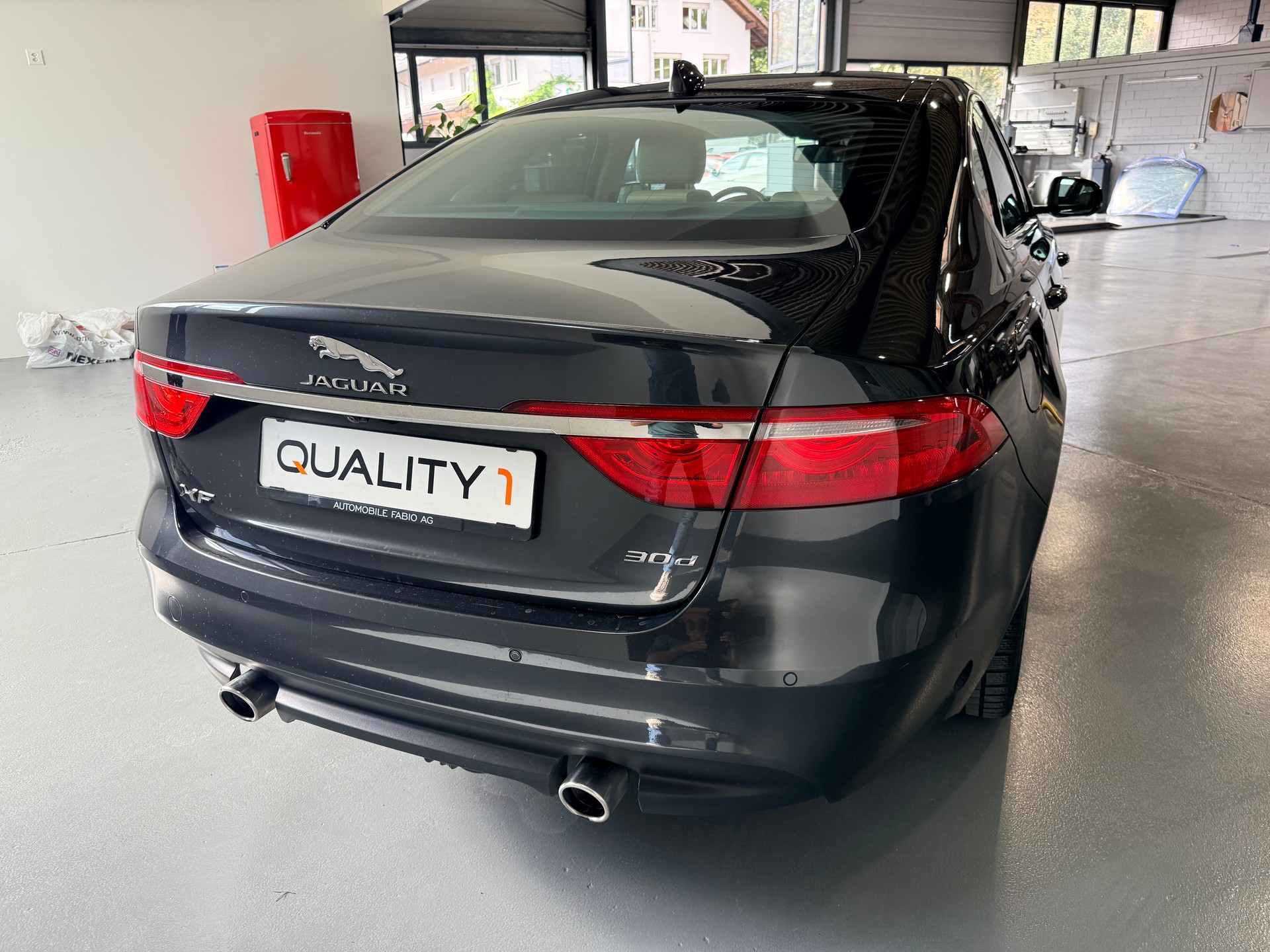 JAGUAR XF 30d Portfolio Automatic 300 PS-image-6