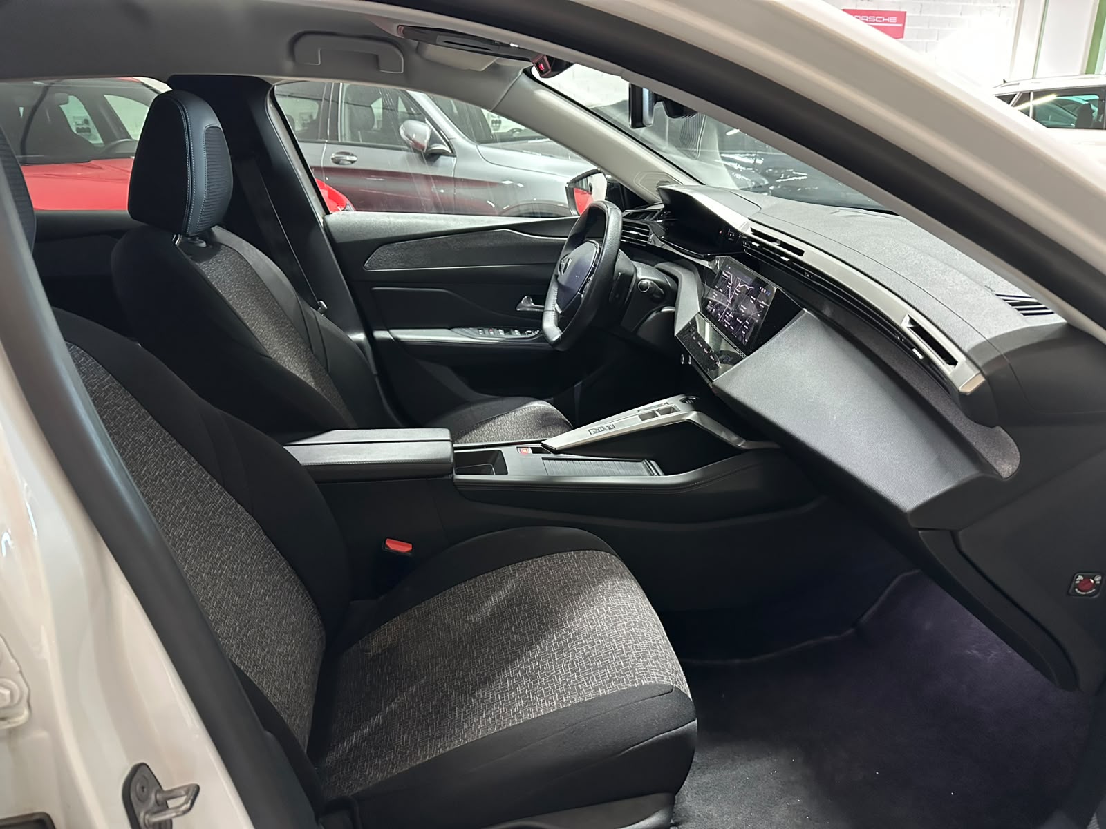 PEUGEOT 308 SW 1.5 BlueHDI Allure Pack EAT8-image-9