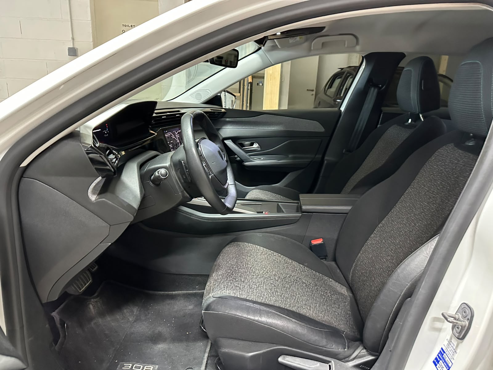 PEUGEOT 308 SW 1.5 BlueHDI Allure Pack EAT8-image-8