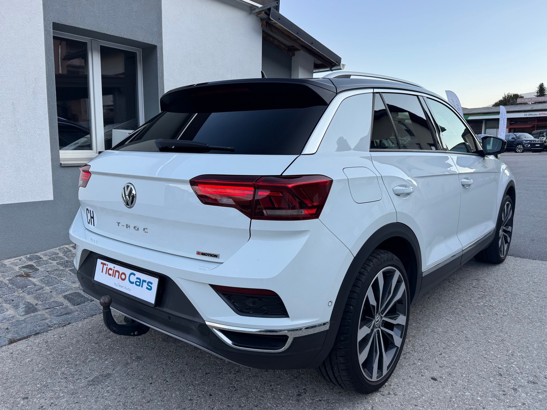 VW T-Roc 2.0 TSI Advance DSG 4Motion-image-3