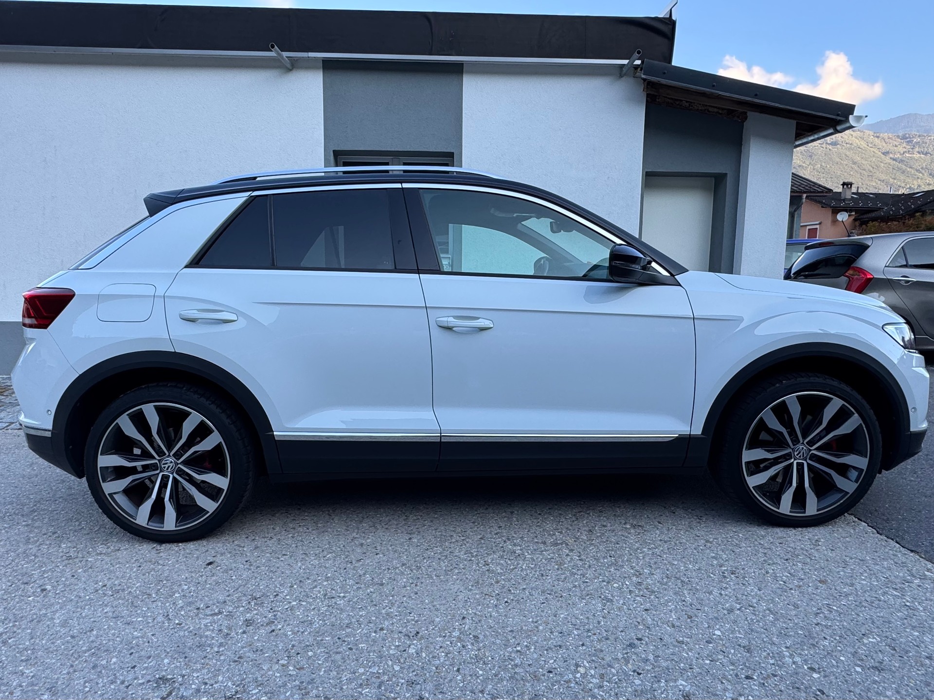 VW T-Roc 2.0 TSI Advance DSG 4Motion-image-4