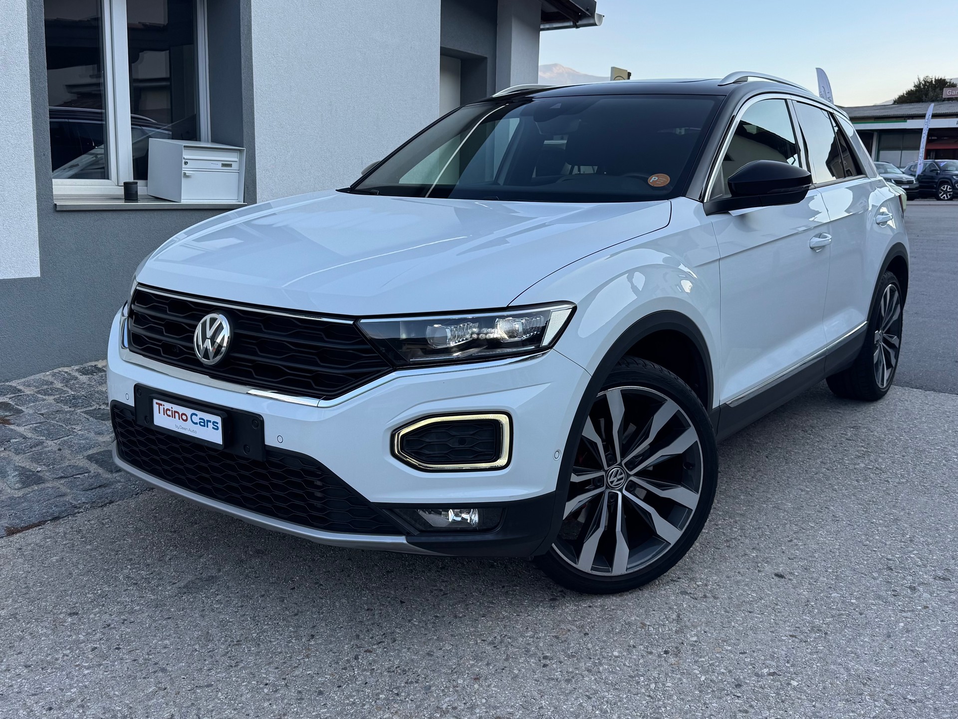 VW T-Roc 2.0 TSI Advance DSG 4Motion-image-1